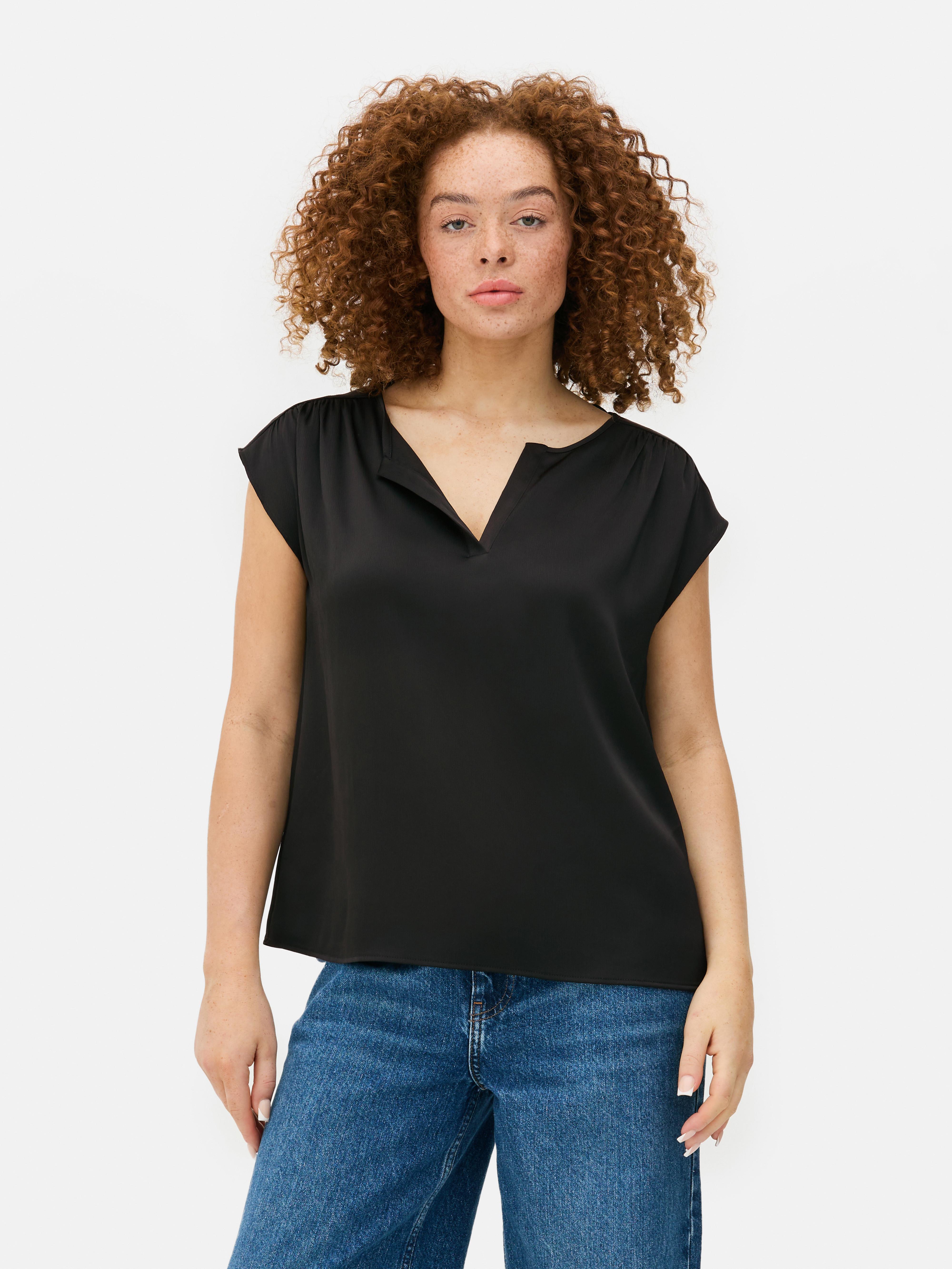 T-shirt decote V cetim enrugado