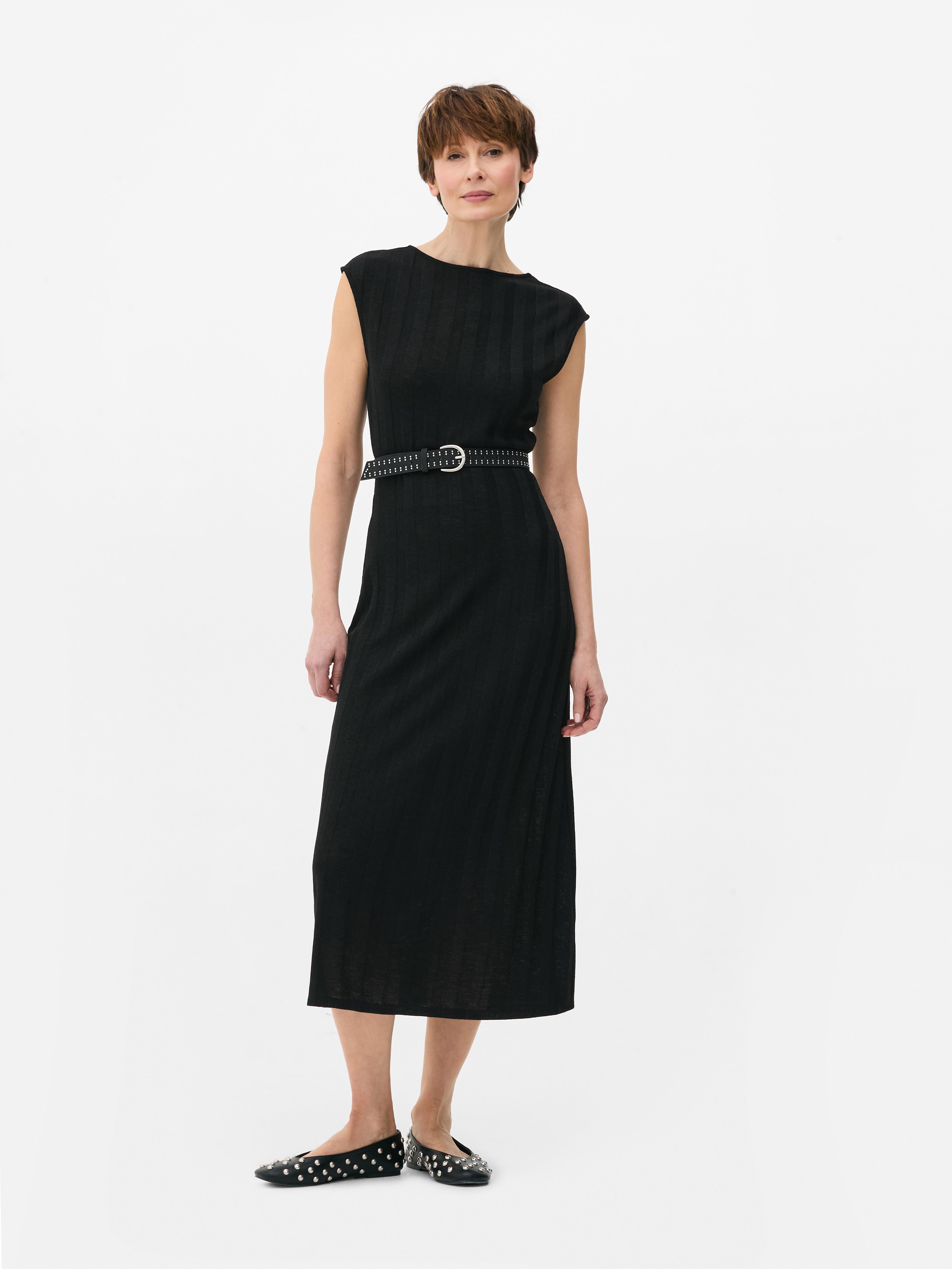 Robe mi-longue côtelée à nouer dans le dos