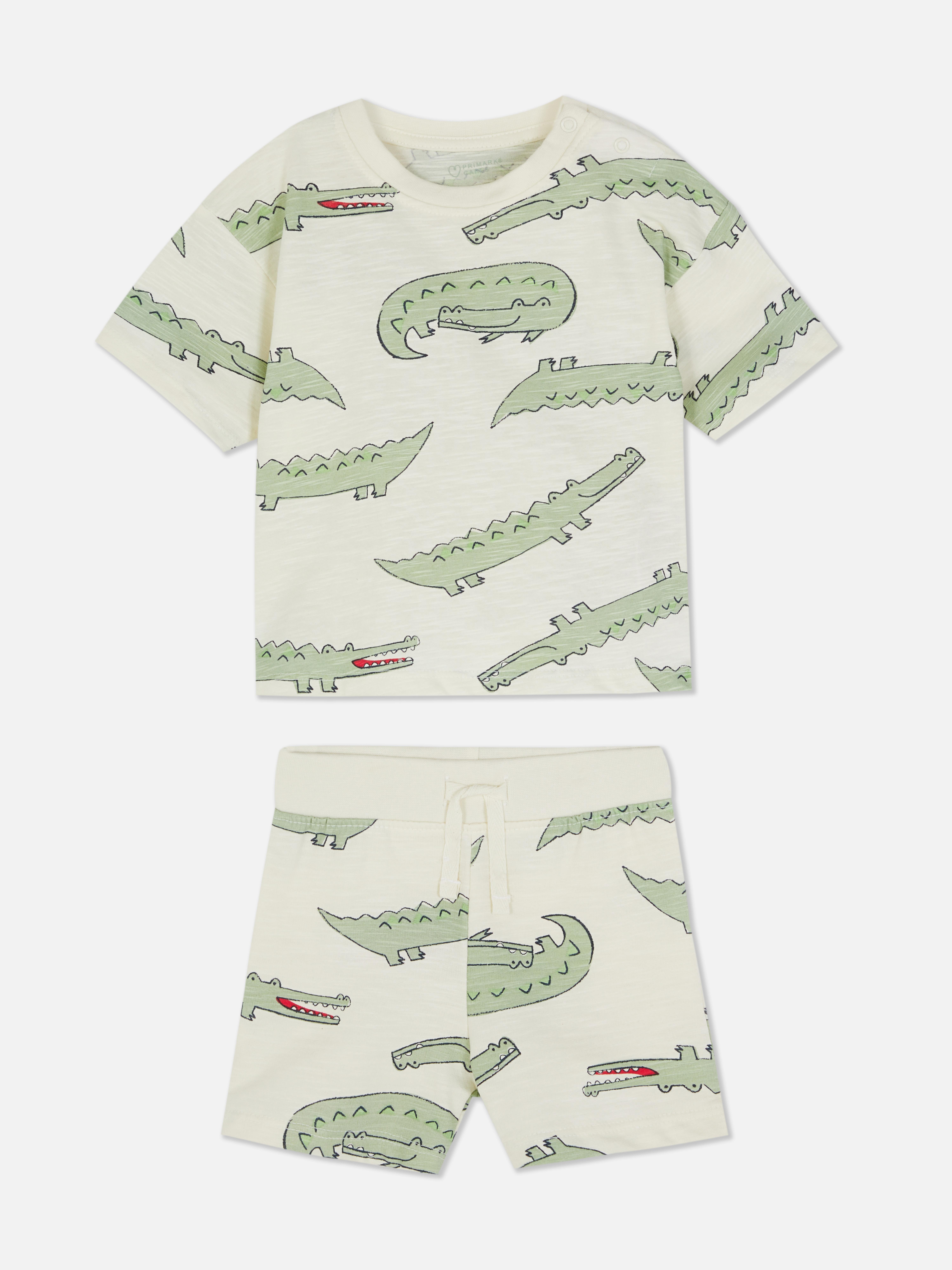 T-Shirt und Shorts mit Krokodil-Print