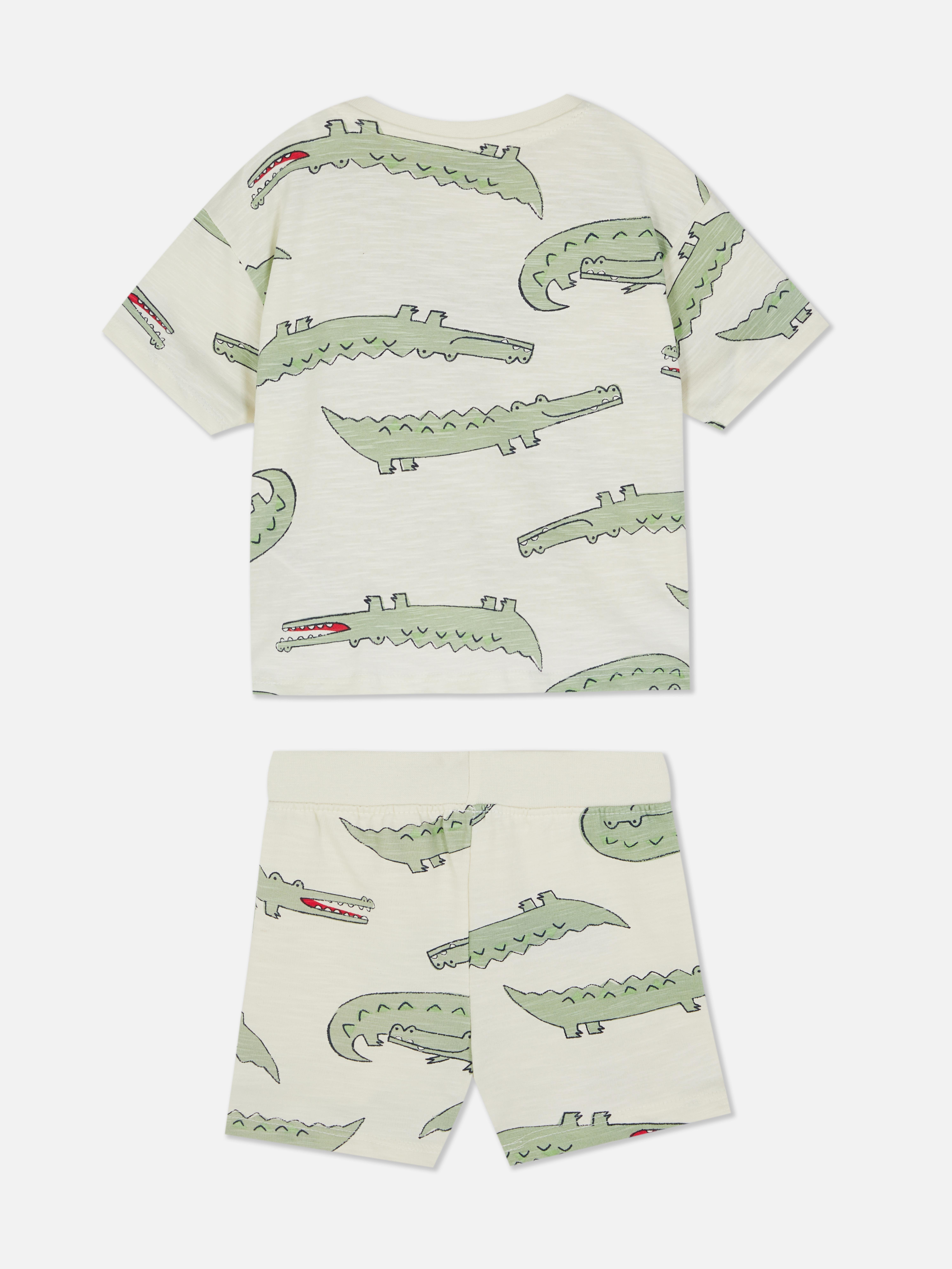 T-Shirt und Shorts mit Krokodil-Print