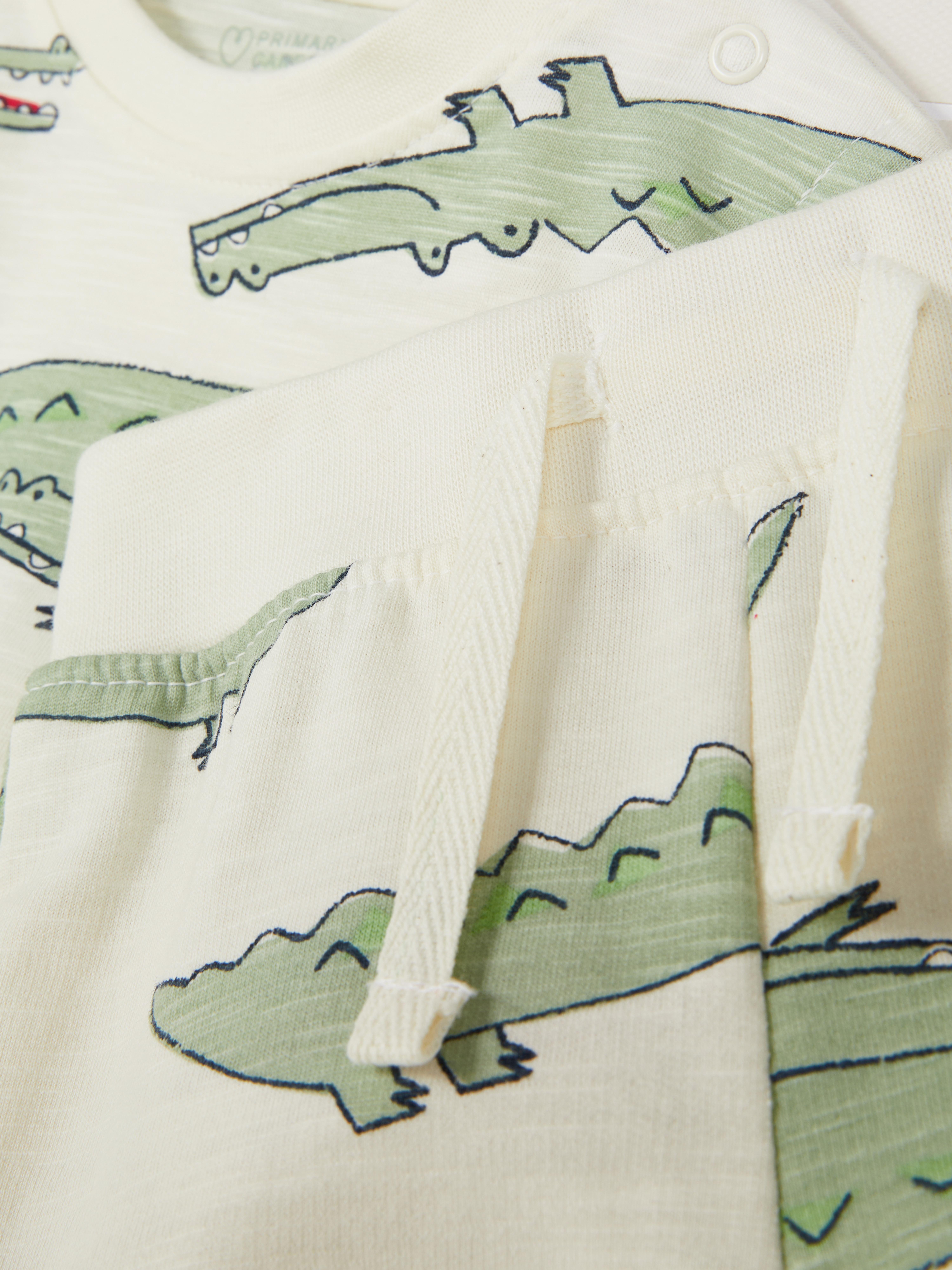 T-Shirt und Shorts mit Krokodil-Print