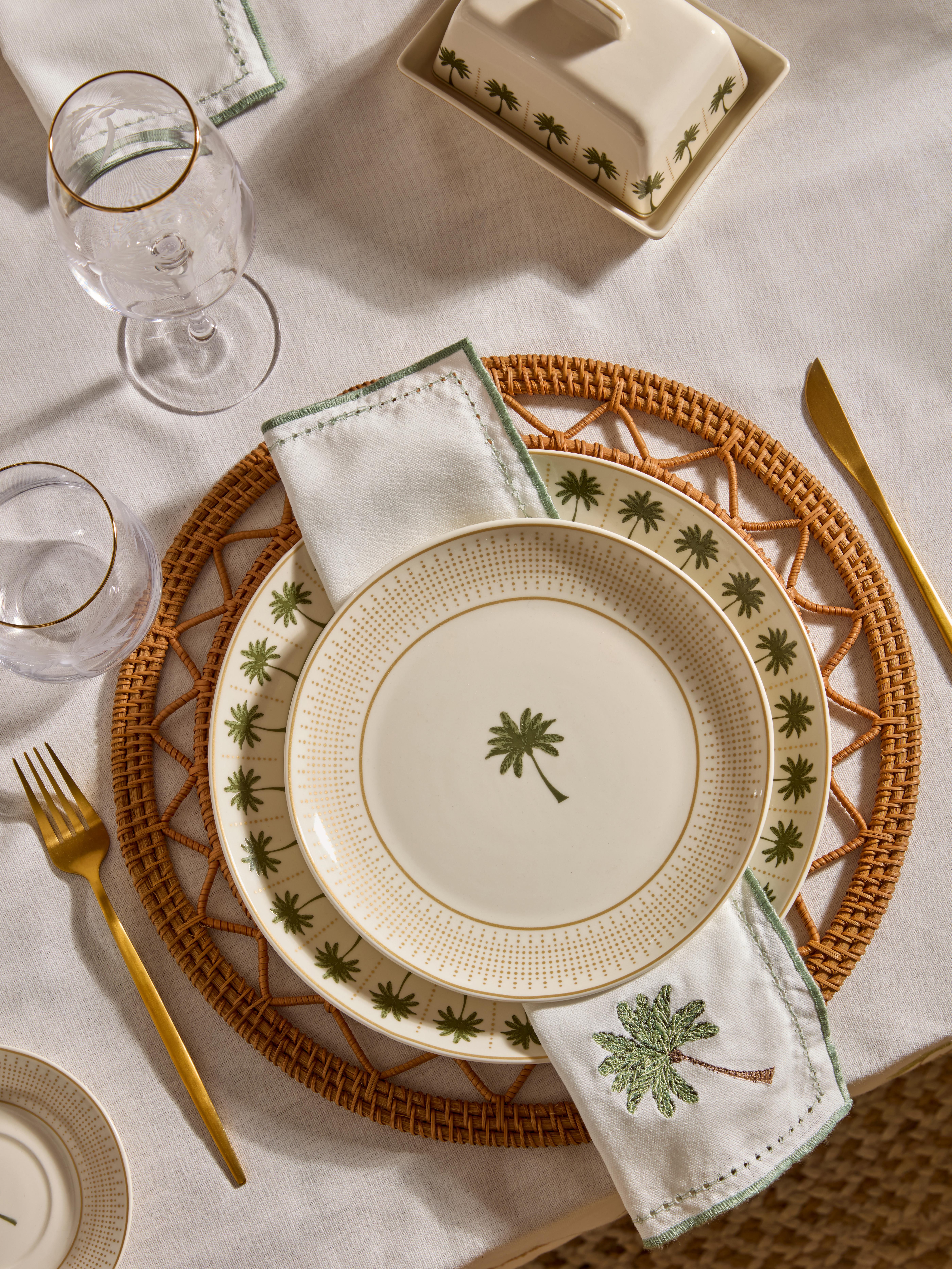 Plato pequeño con palmera de The Edit