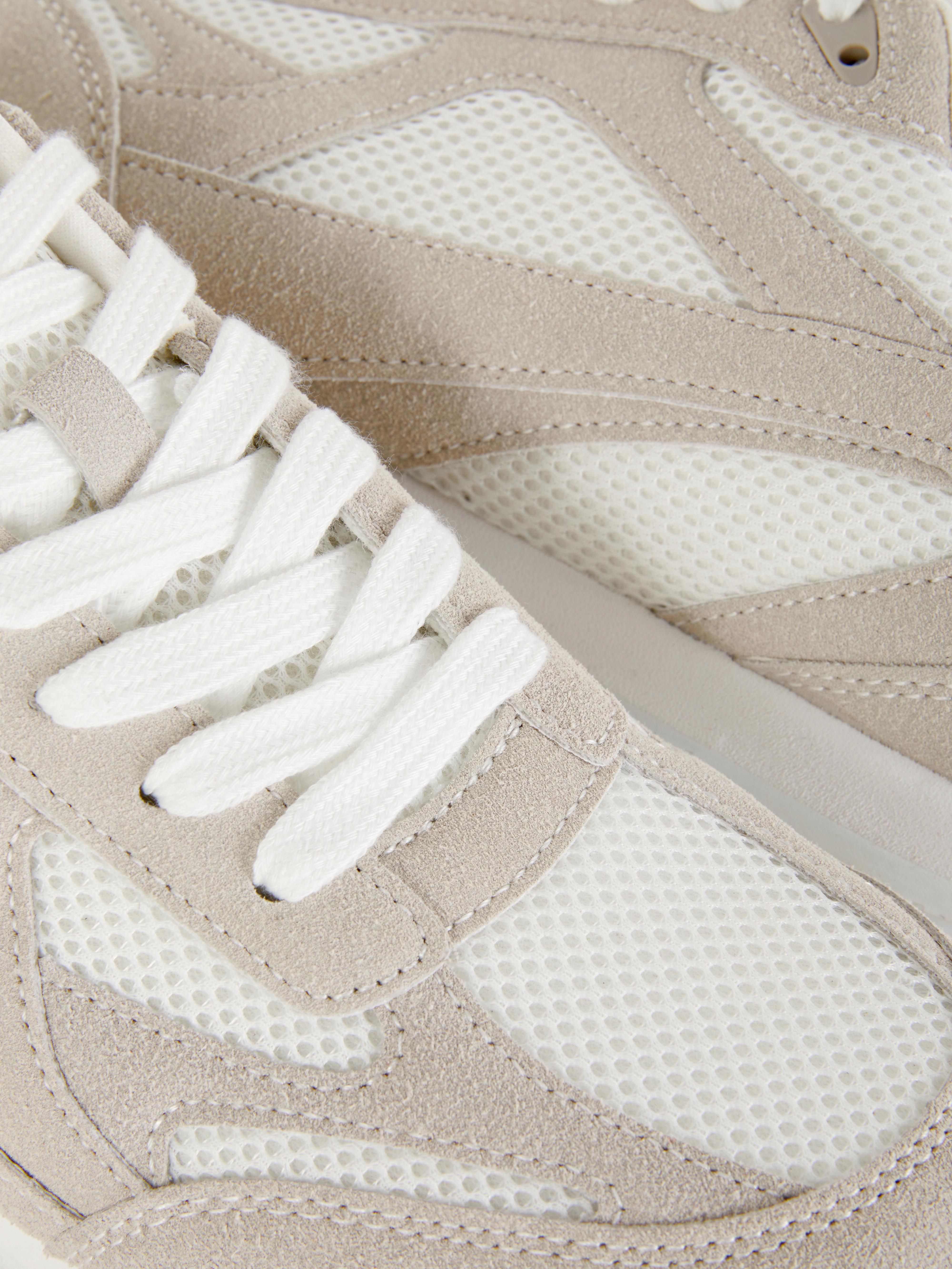 Siateczkowe buty sportowe z niską cholewką