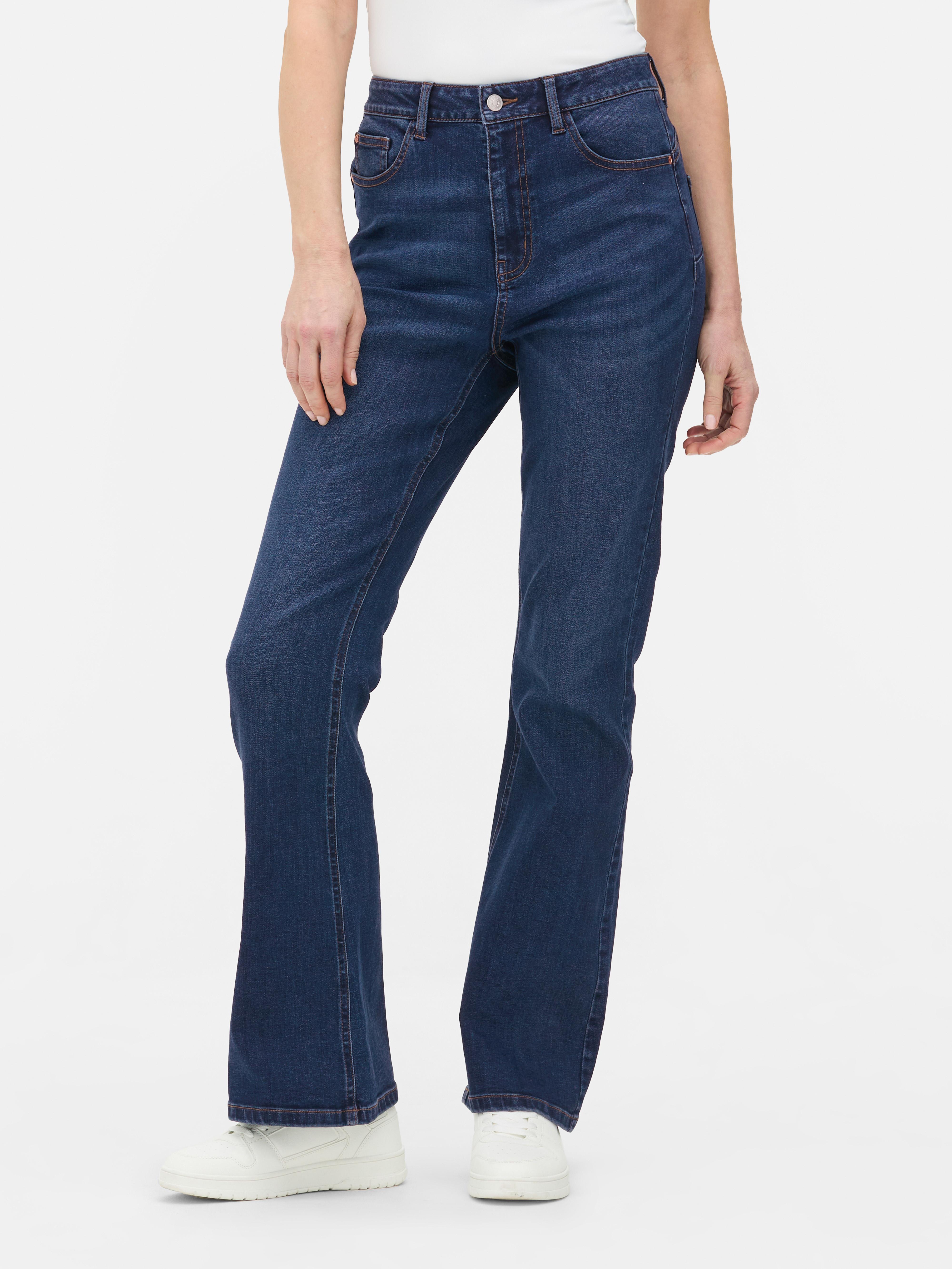 Figurformende, schmale Jeans mit ausgestelltem Bein