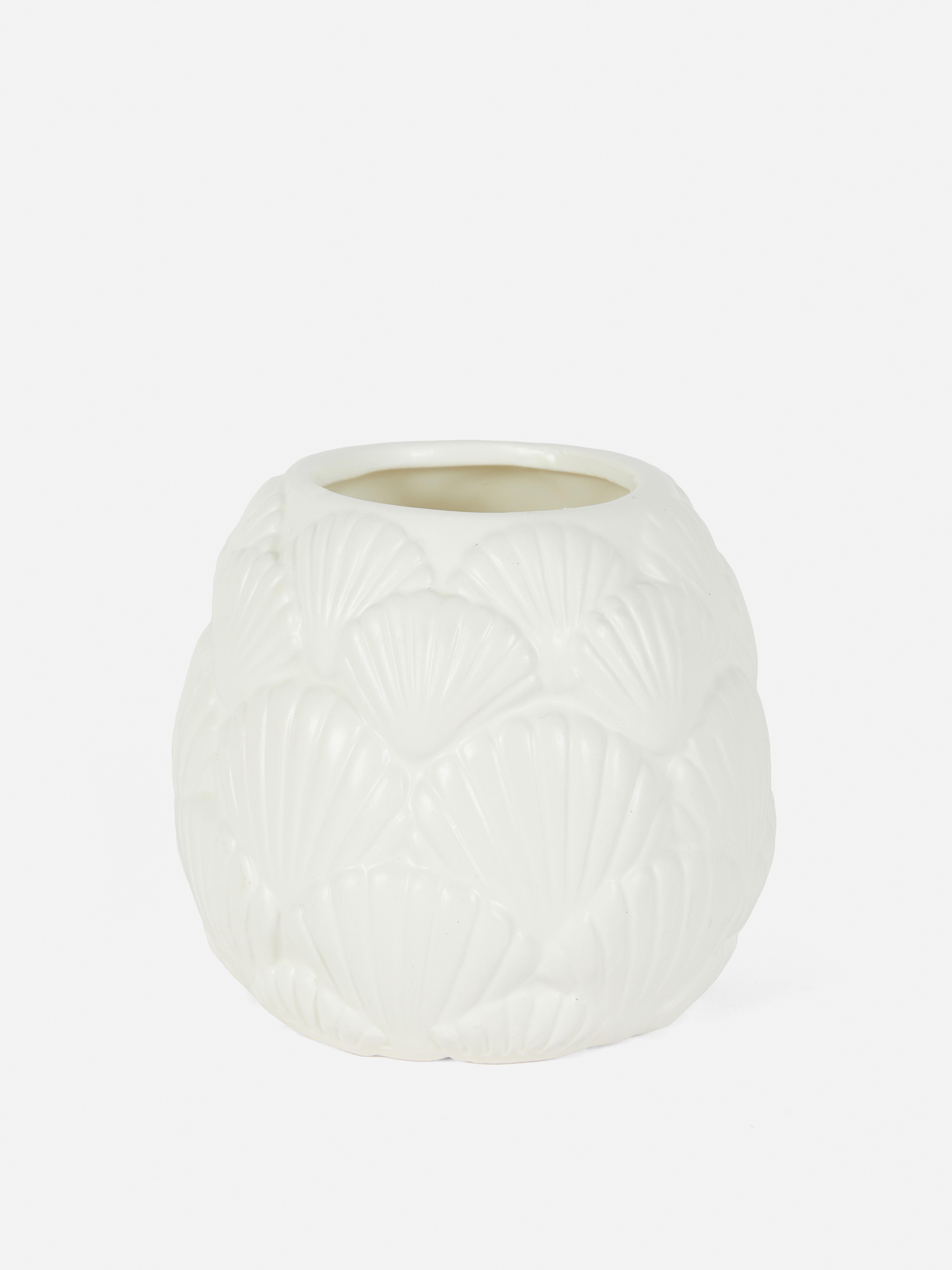 Duftkerze im Keramikgefäß mit Muscheldesign