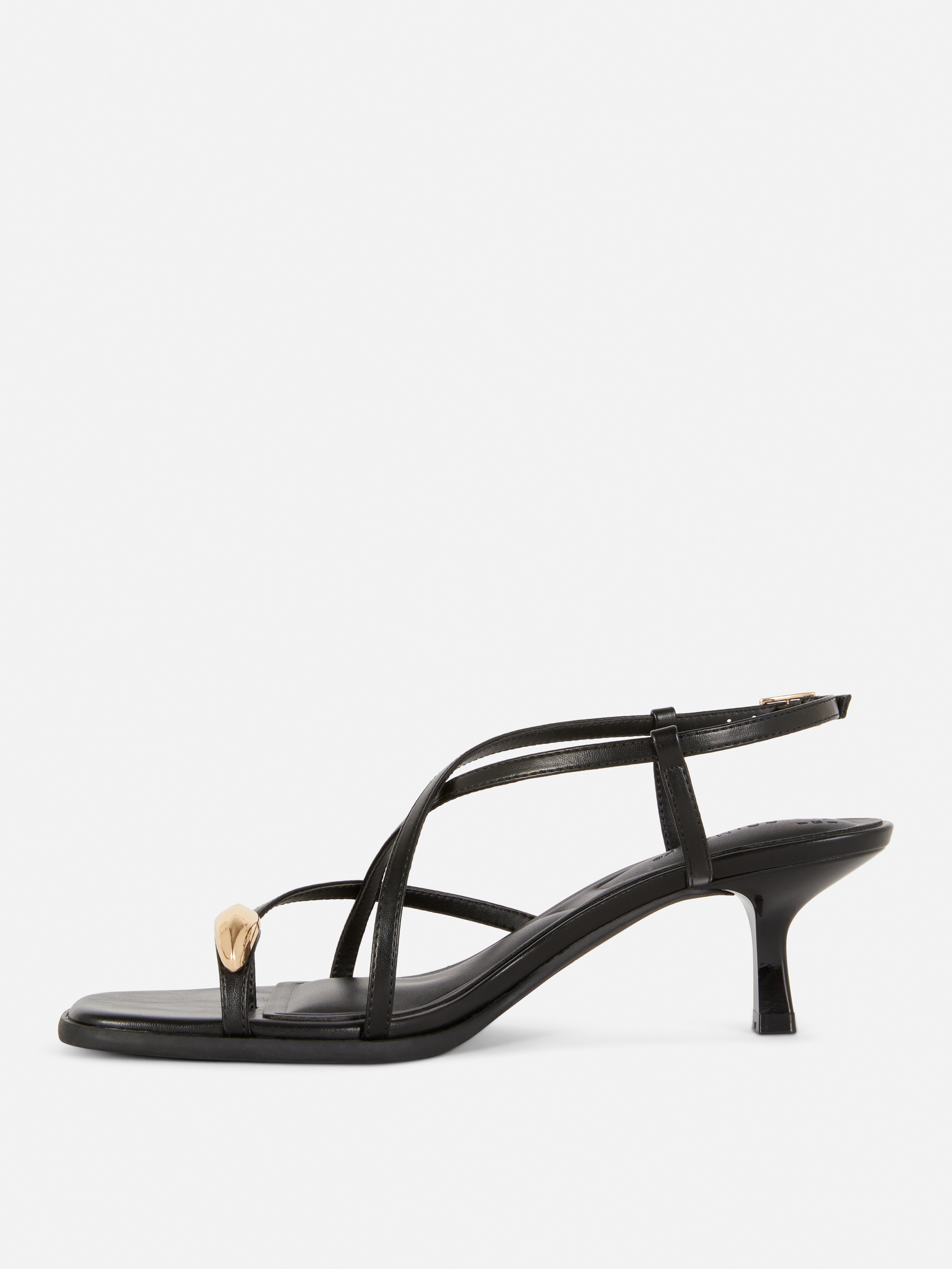 Sandalen met metalen teendetail en bandjes