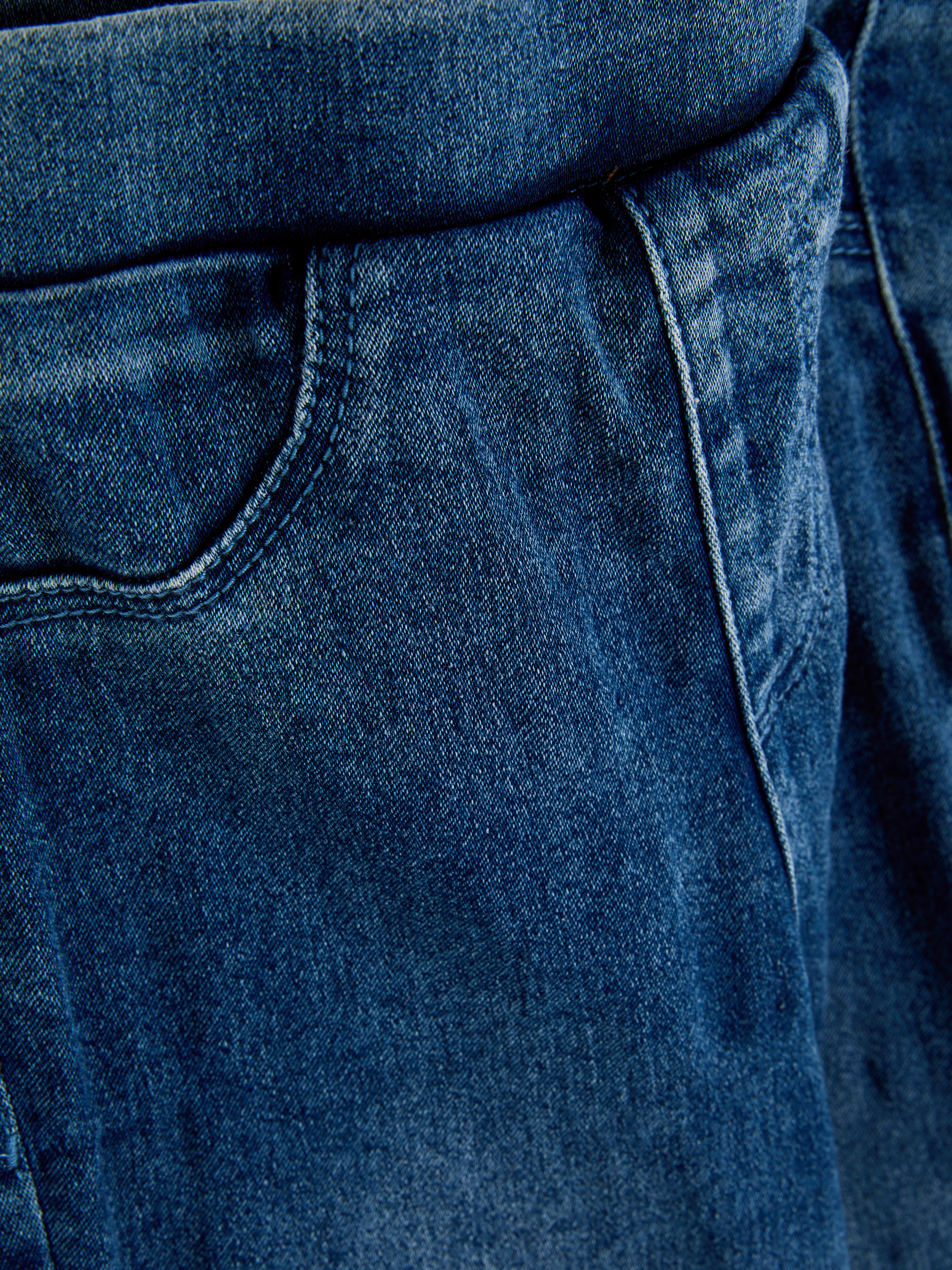 Jeans mit ausgestelltem Bein