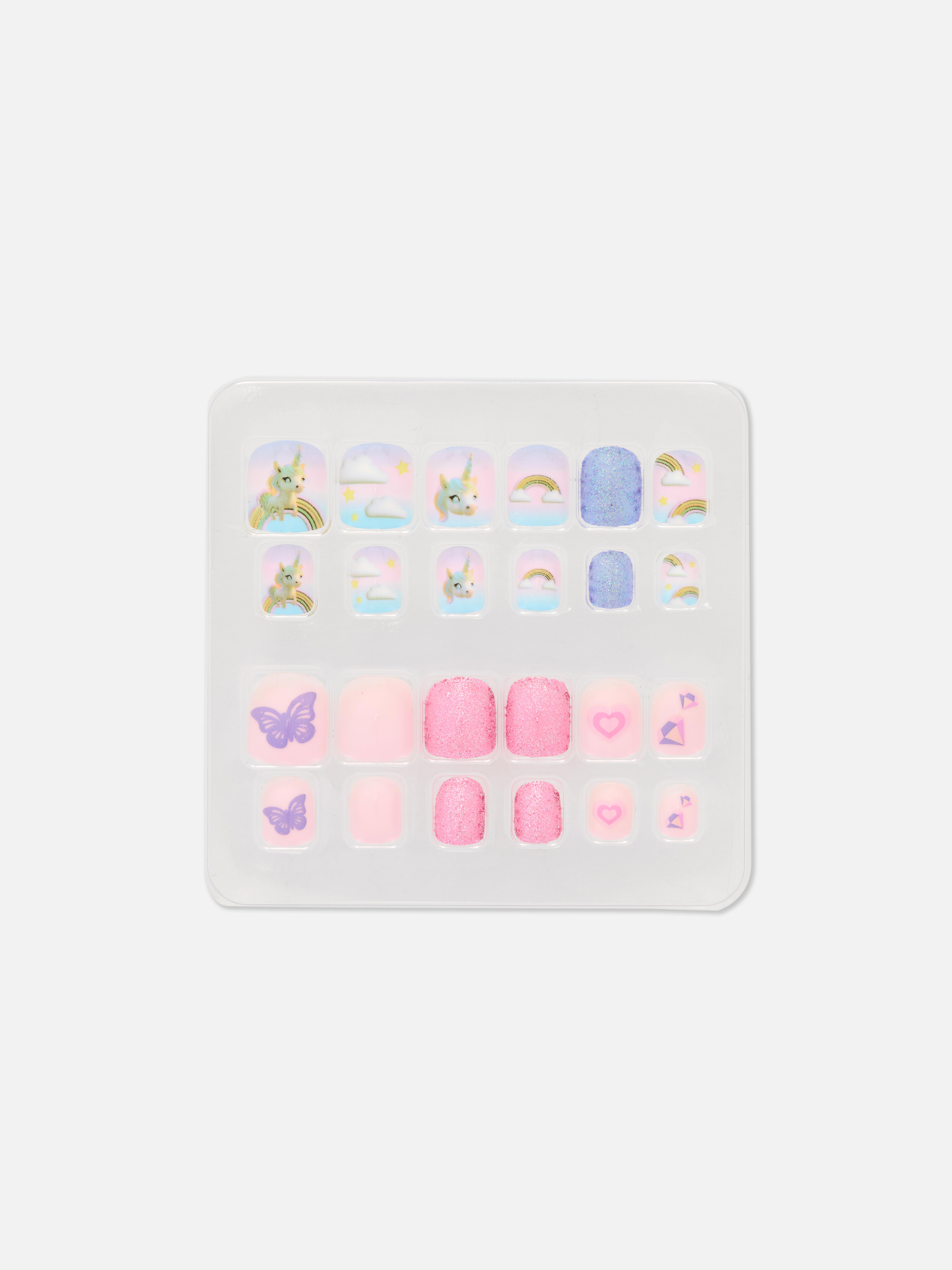 Kunstnägel mit verschiedenen Designs