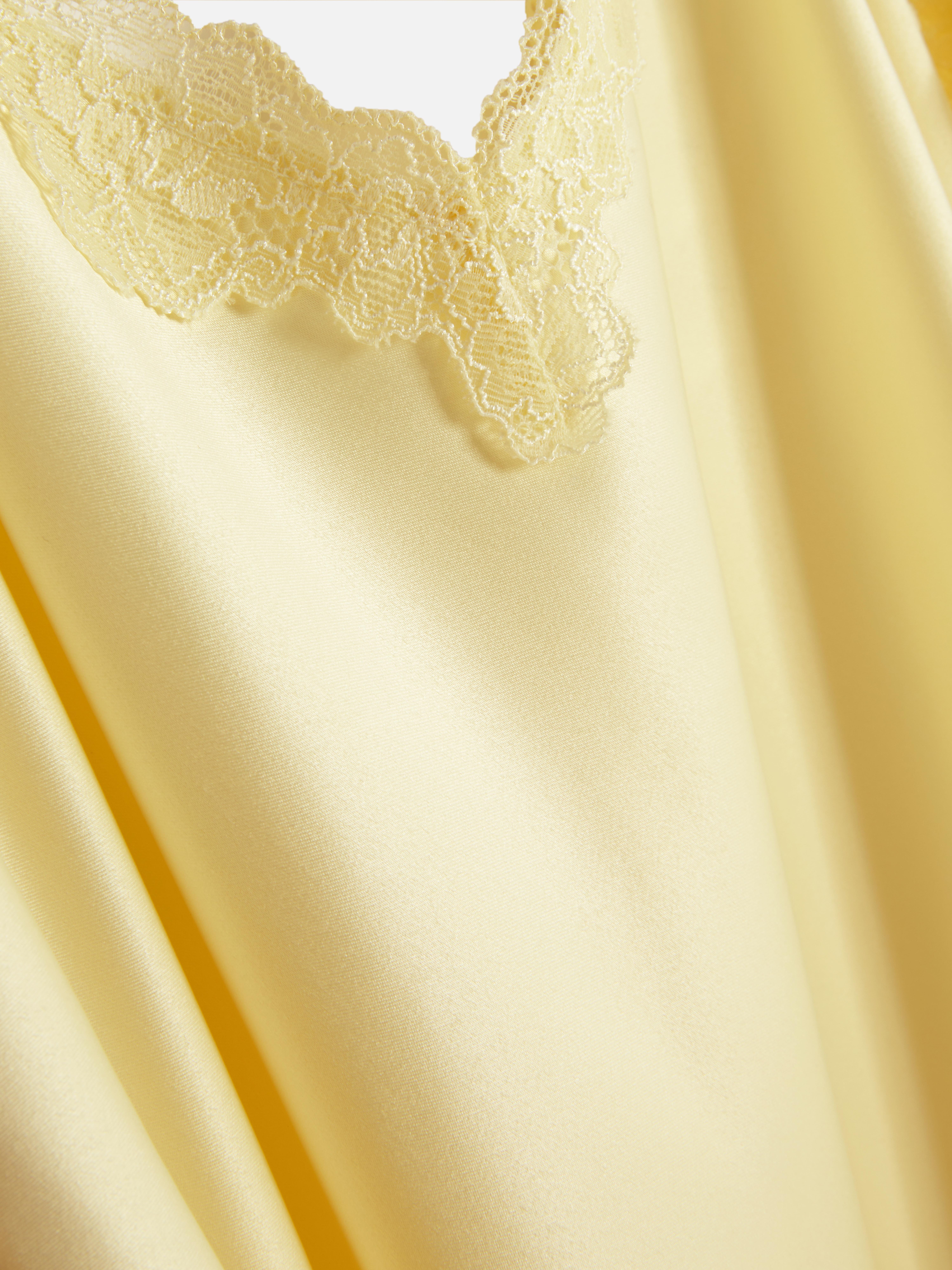 Nuisette en satin et dentelle