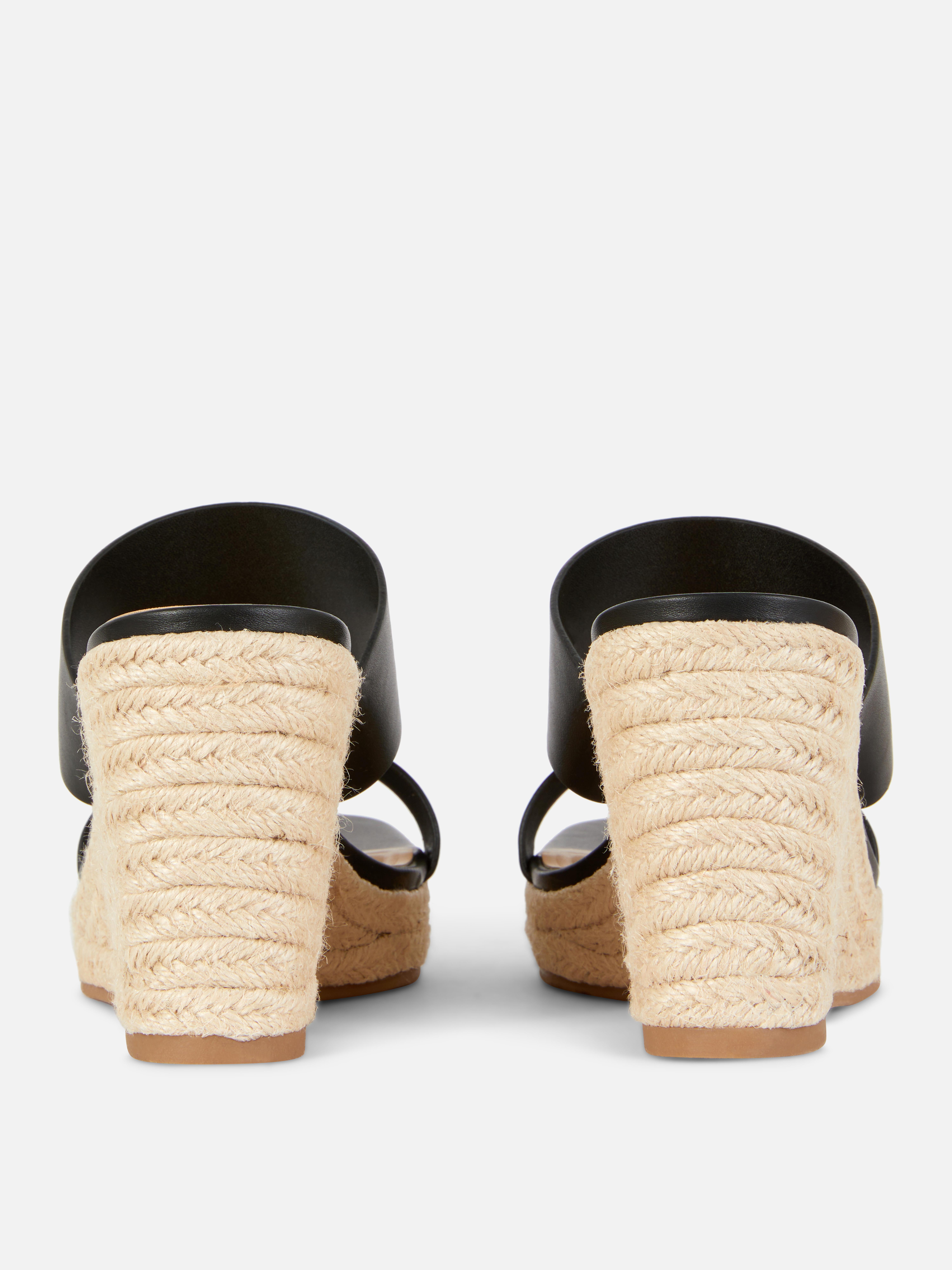 Raffia muiltjes met sleehak en imitatieleren bandjes