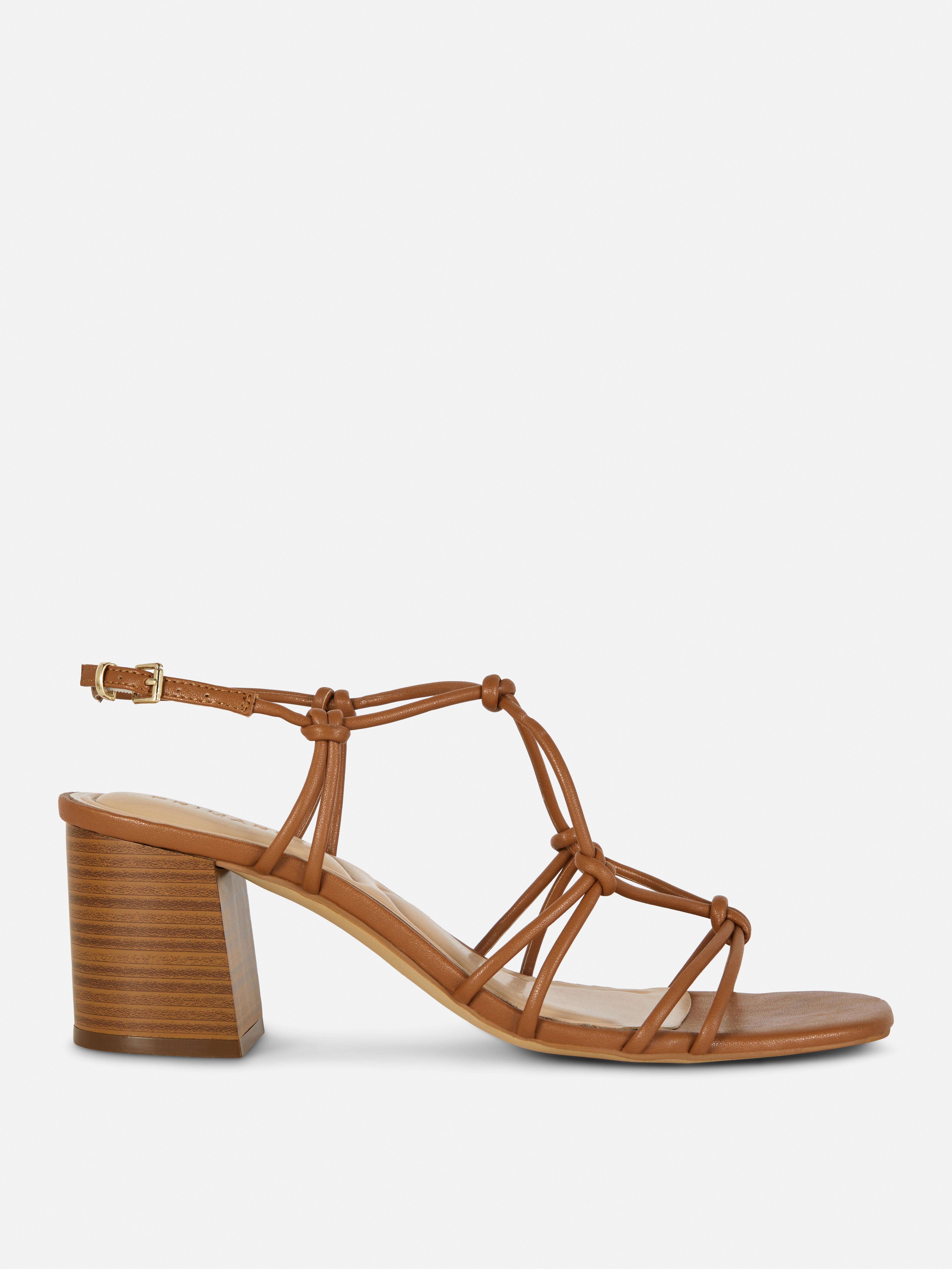 Sandalias con tacón grueso y detalles anudados