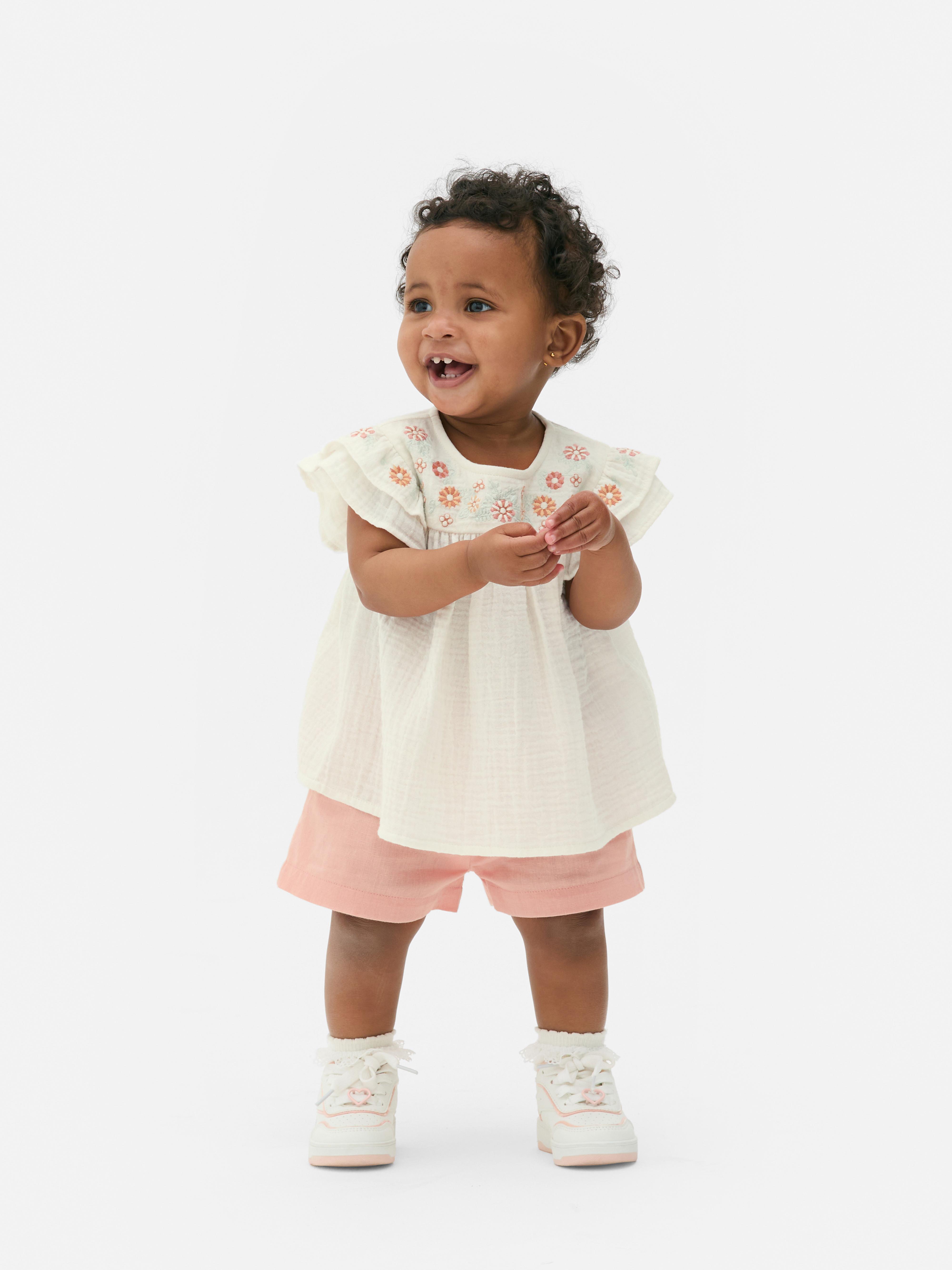 Ensemble blouse et short à fleurs brodées