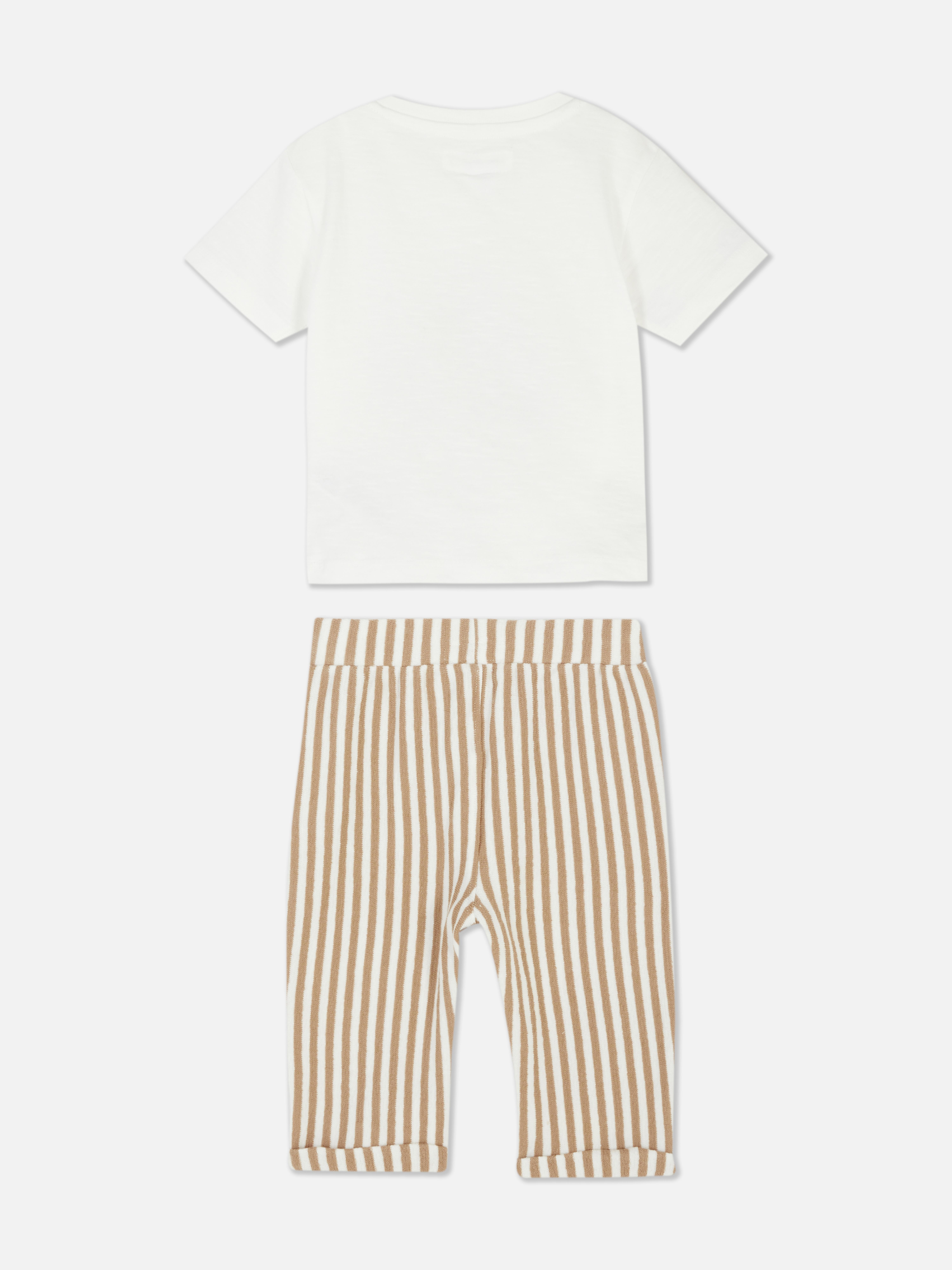 Set aus T-Shirt und gestreifter Hose mit Bootsgrafik