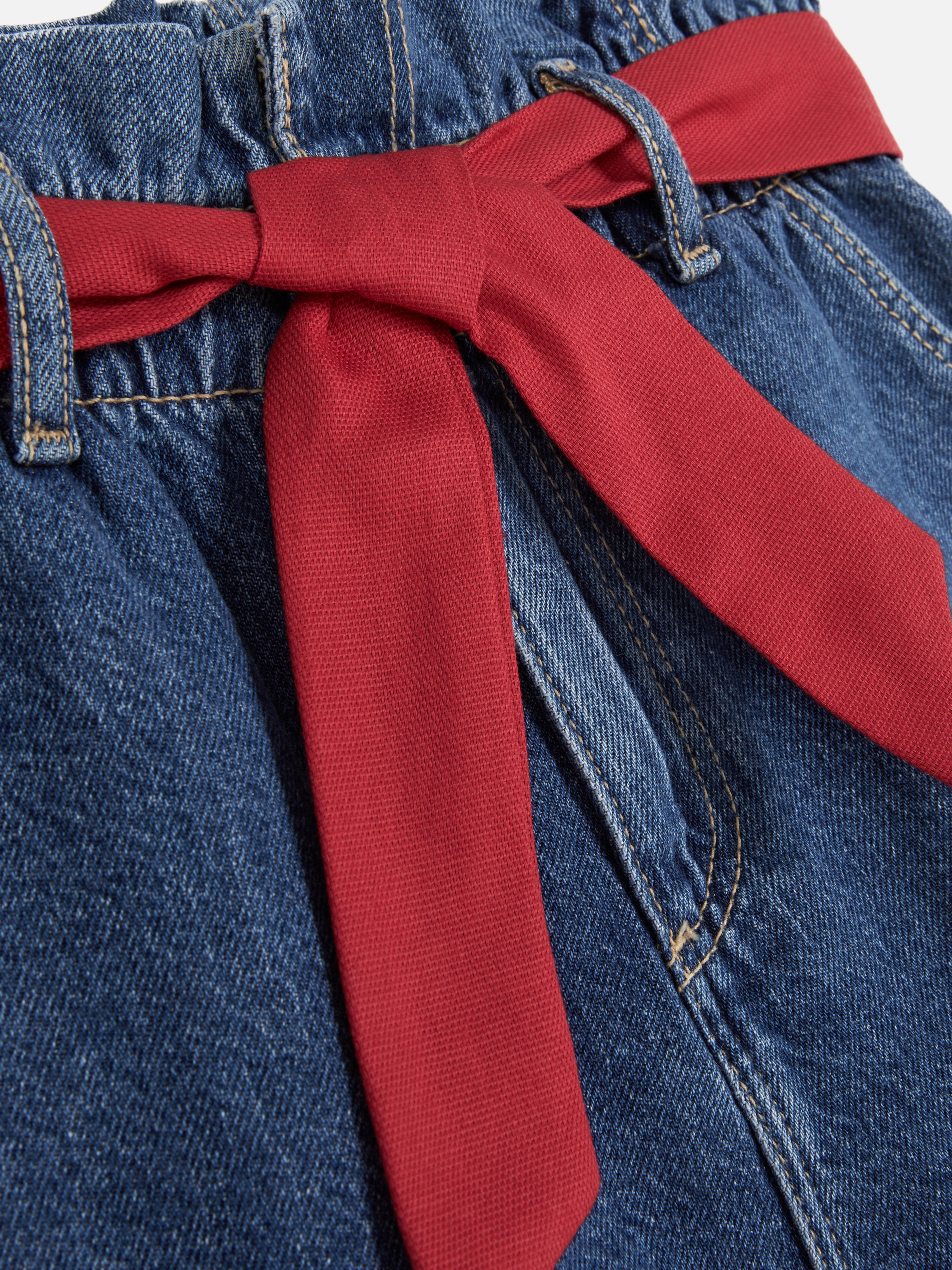 Pantaloncini jeans con cintura annodata