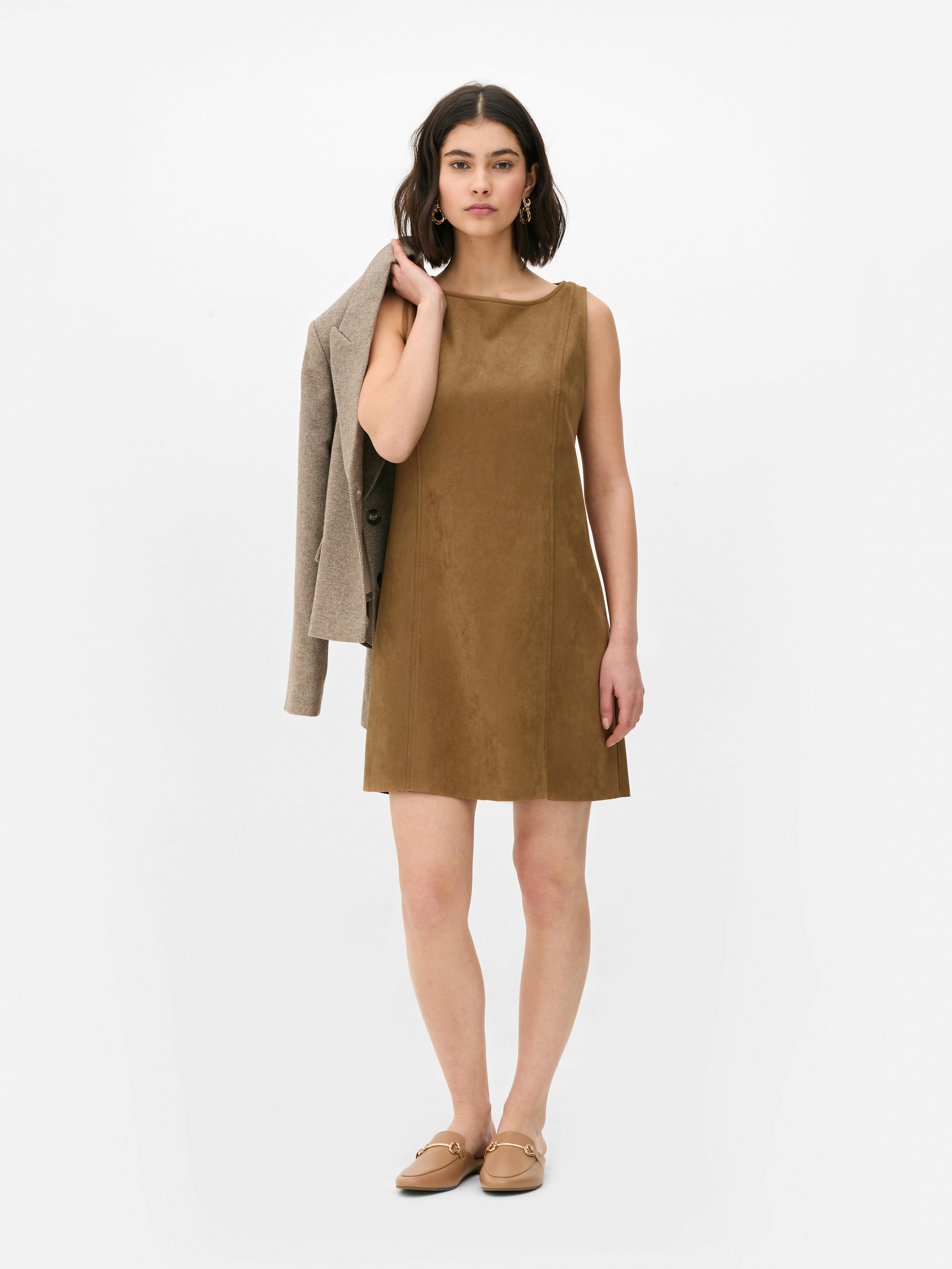 Vestido delantal de antelina