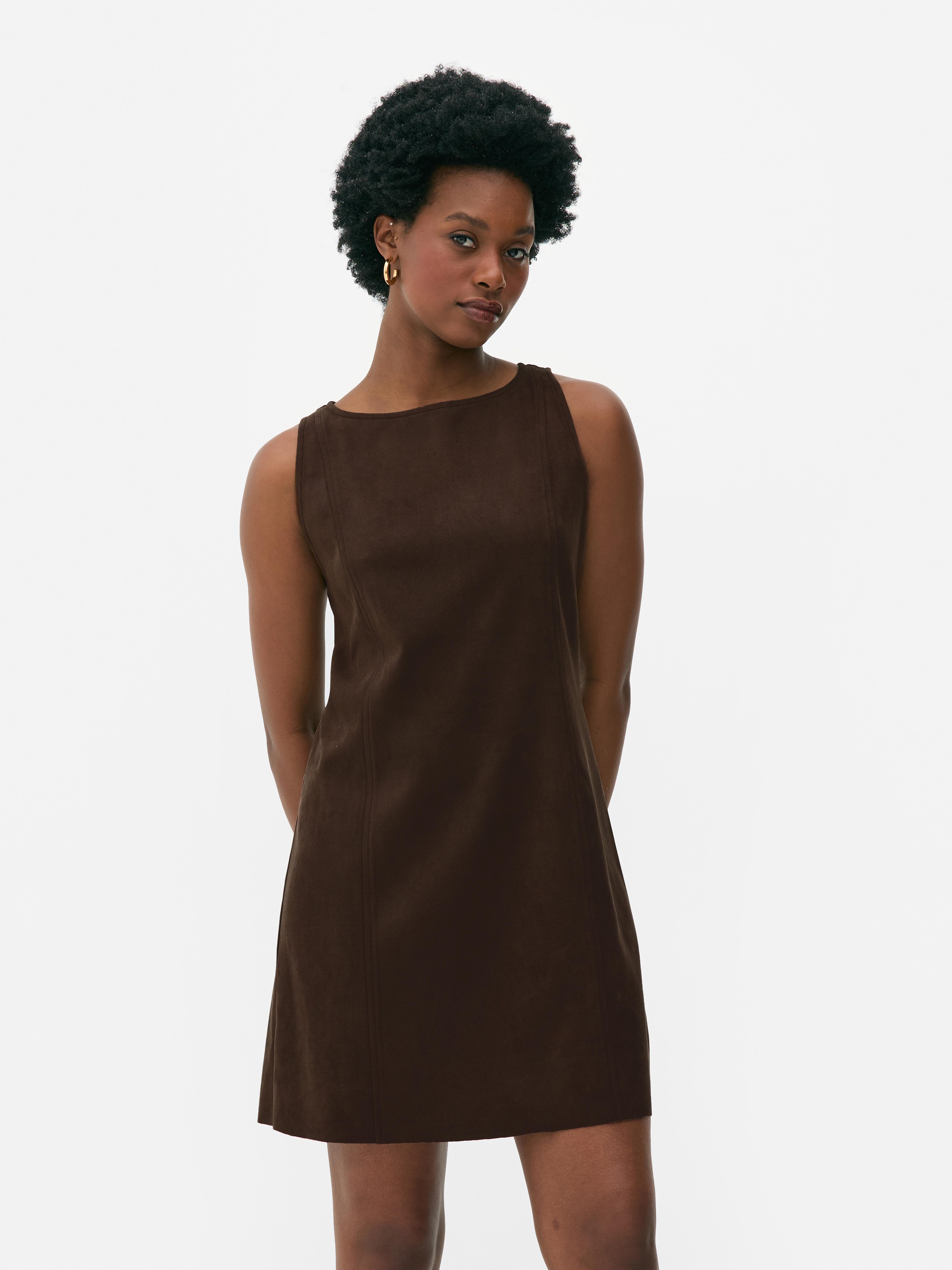 Vestido macacão imitação camurça