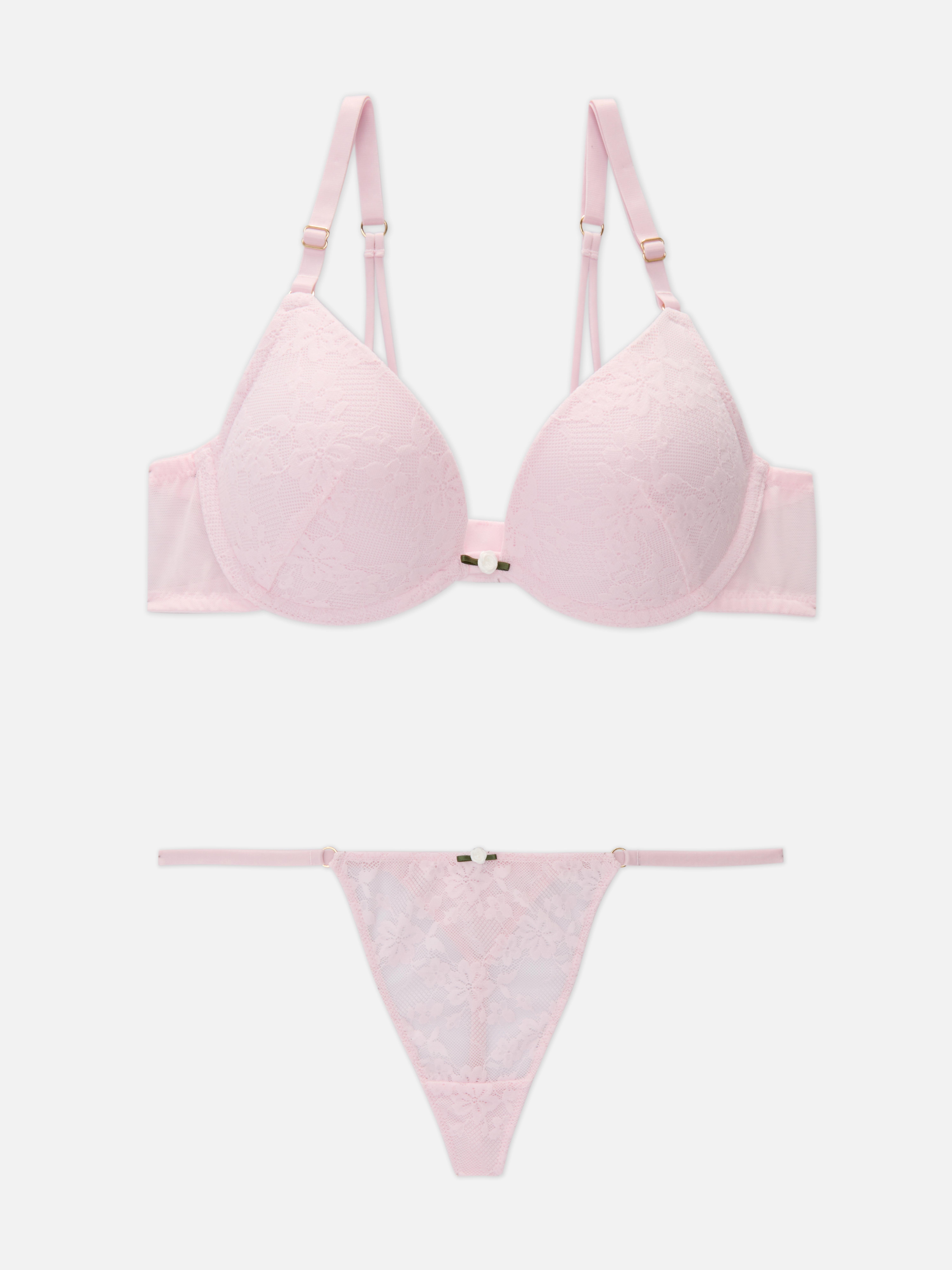 Ensemble en dentelle avec soutien-gorge push-up