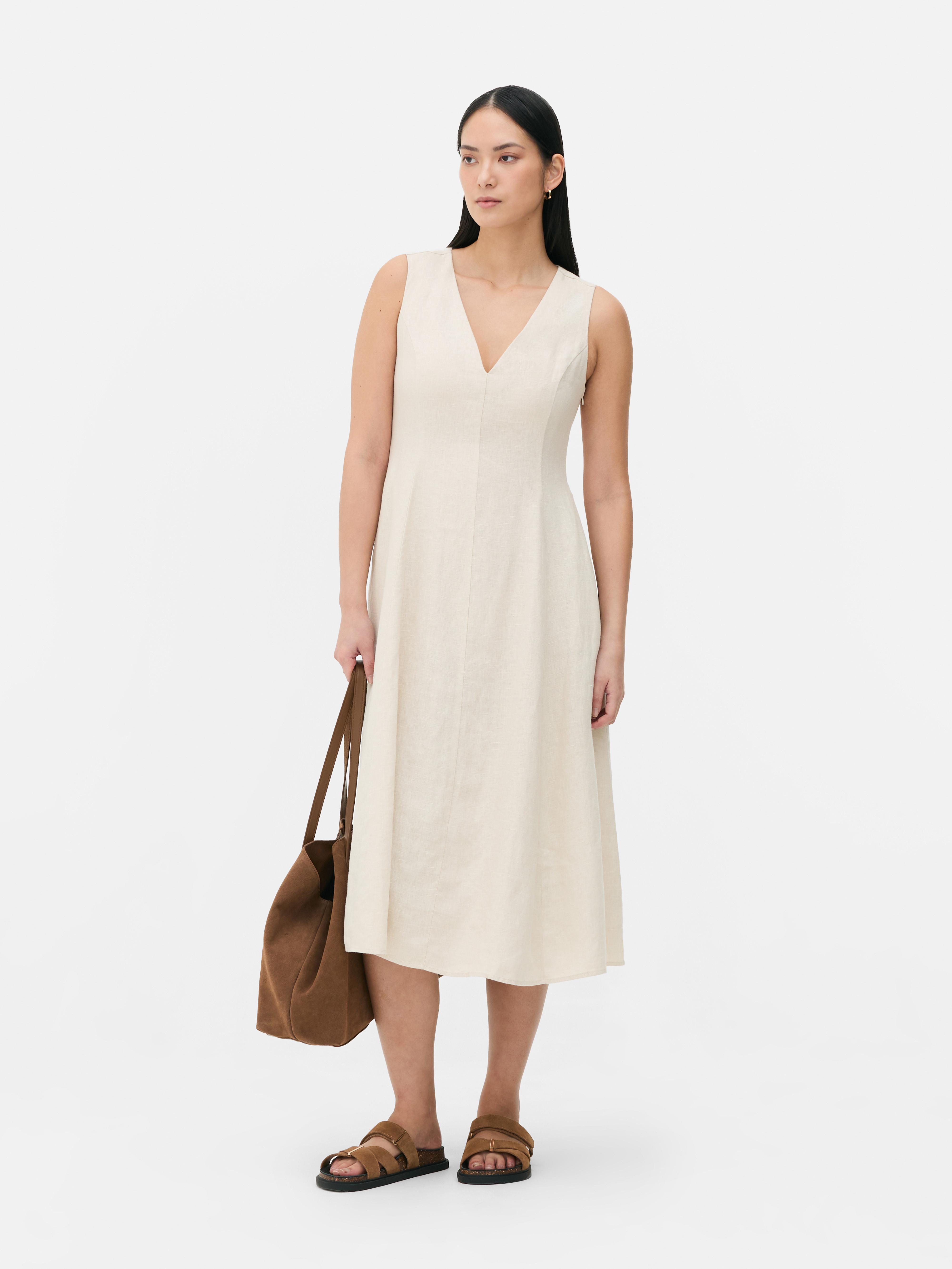 Vestido sin mangas con cuello pico de The Edit