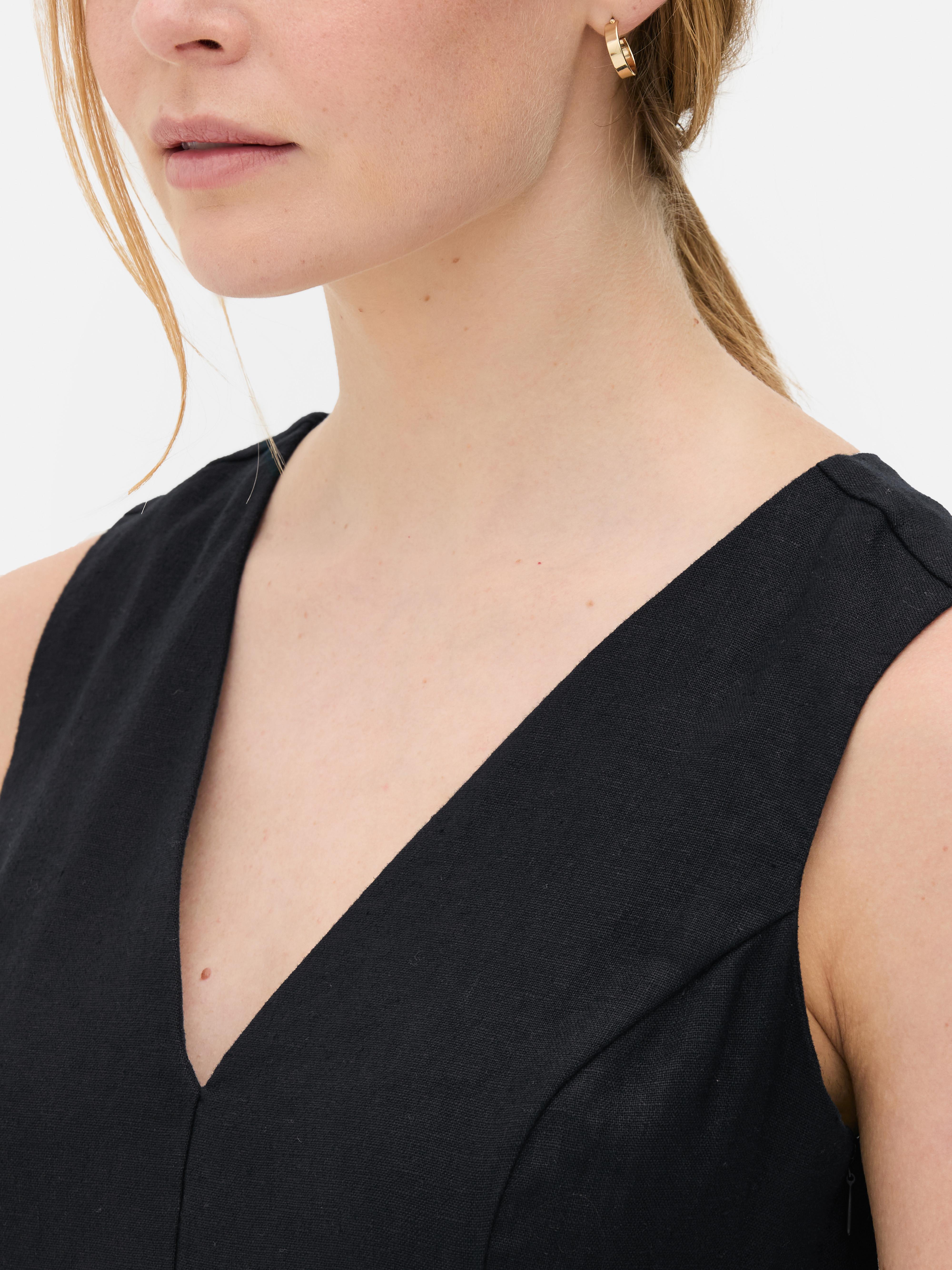 Mouwloze linnen jurk met V-hals The Edit