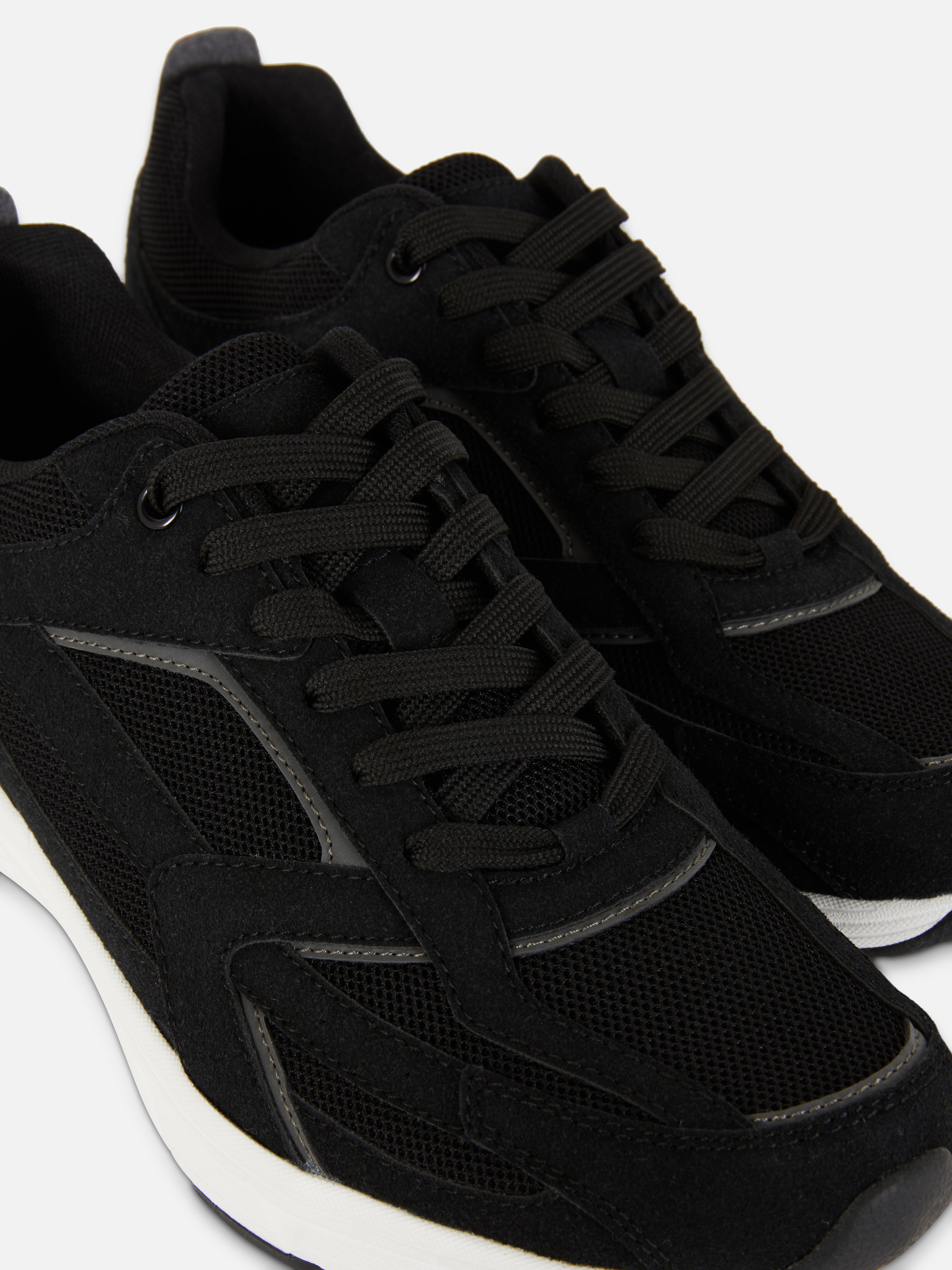 Buty sportowe z siateczką i niską cholewką