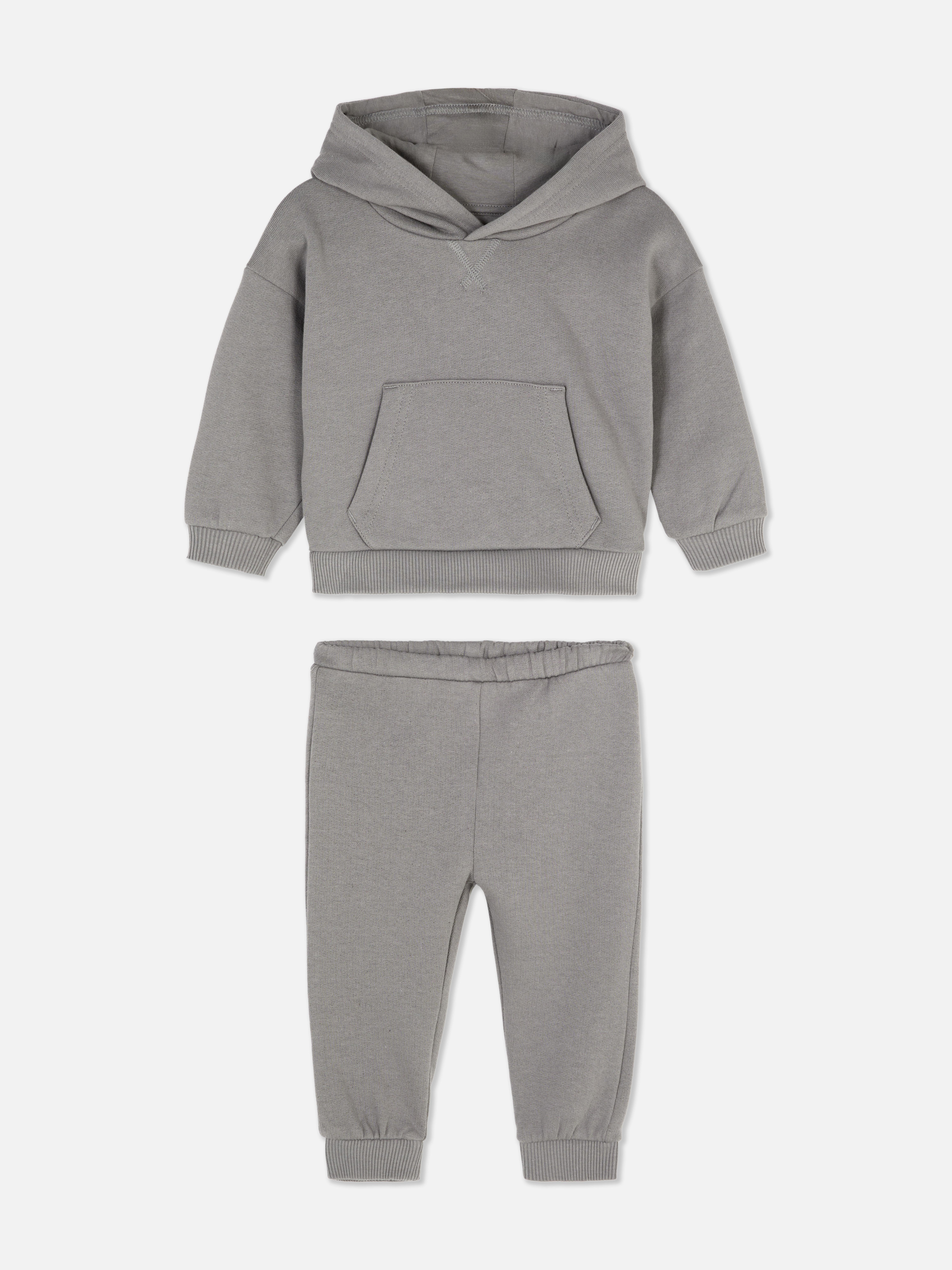 Hoodie und Jogginghose im Set