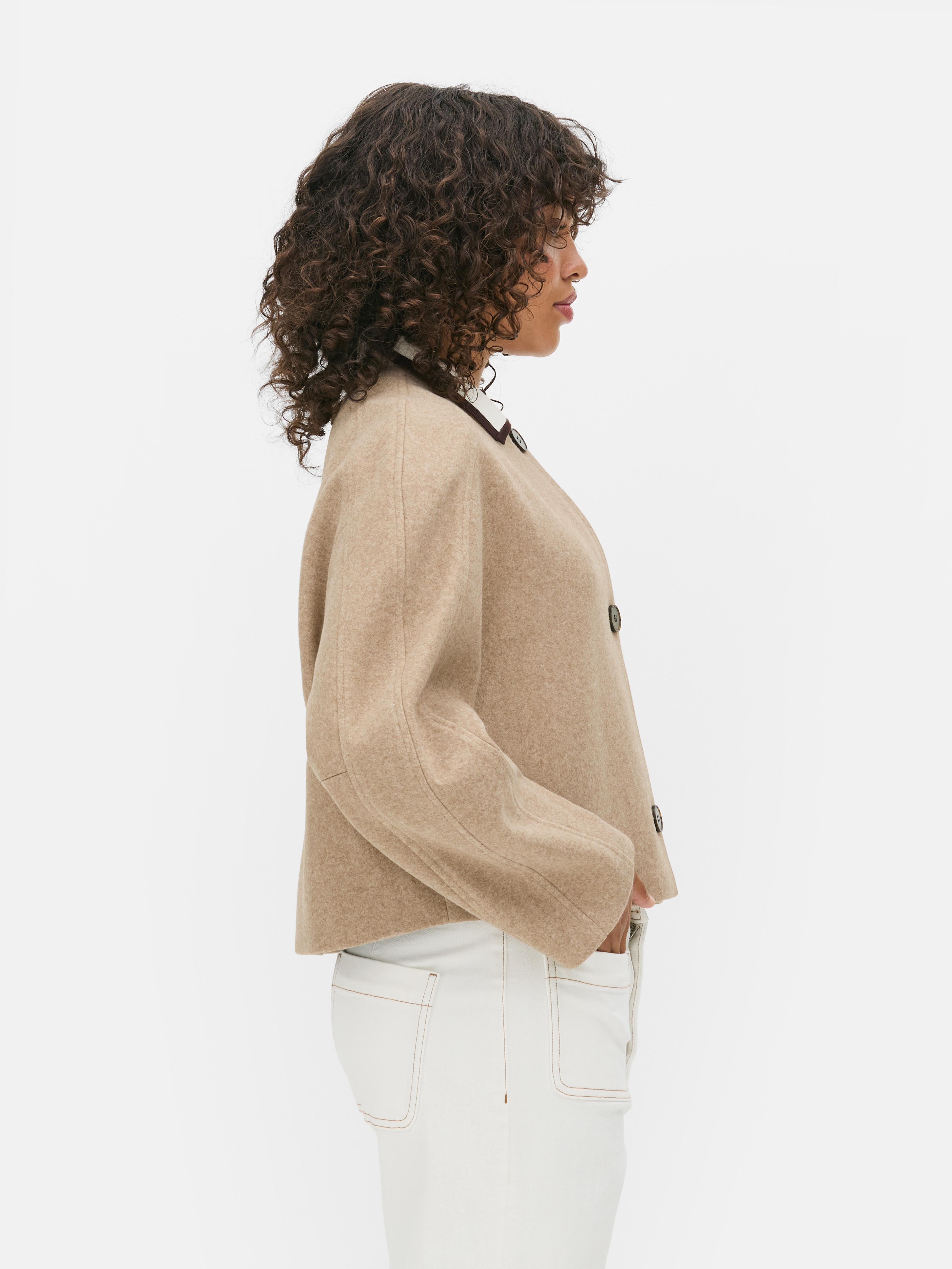 Kragenlose Jacke mit Ballonärmeln