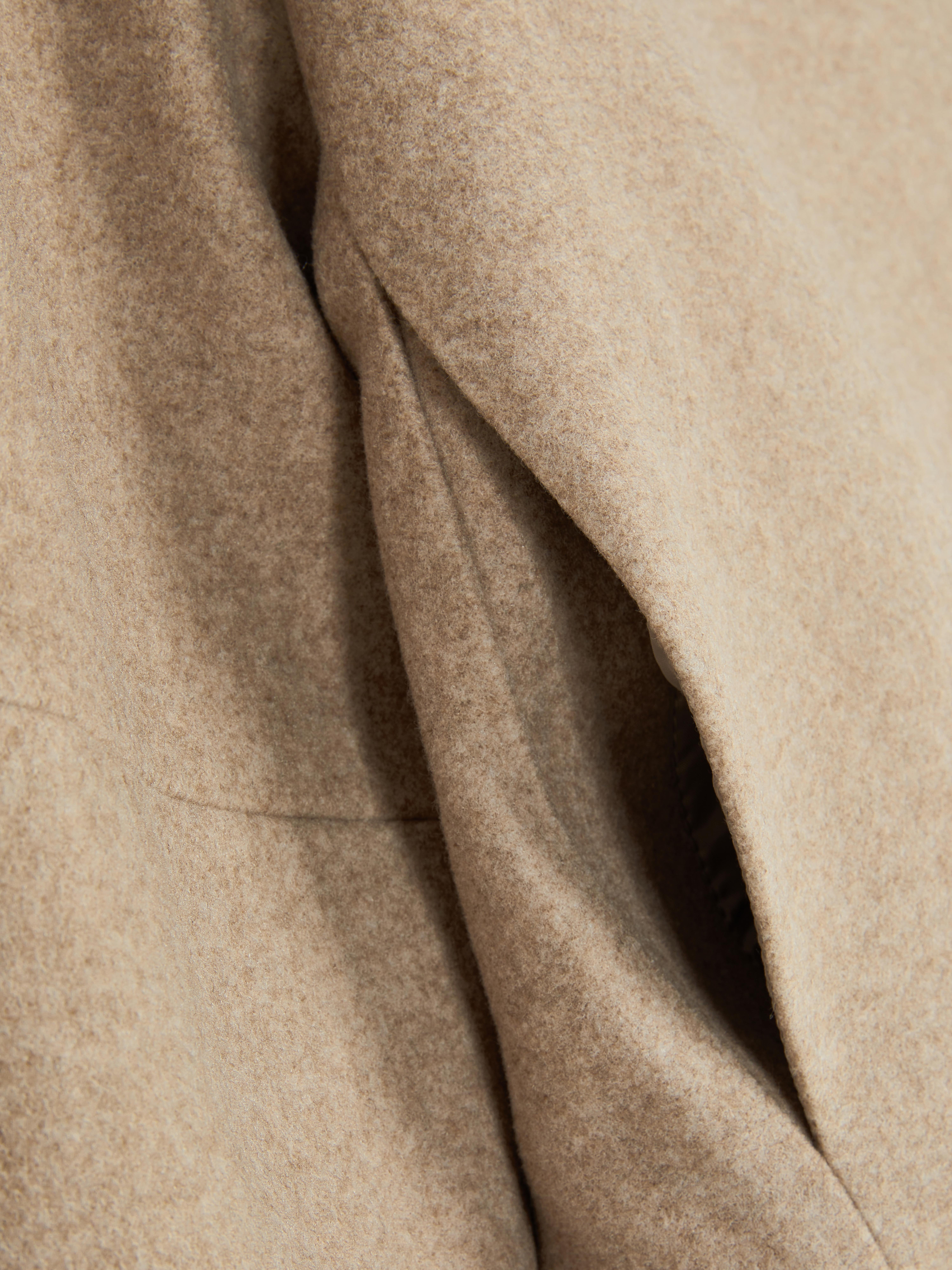 Kragenlose Jacke mit Ballonärmeln