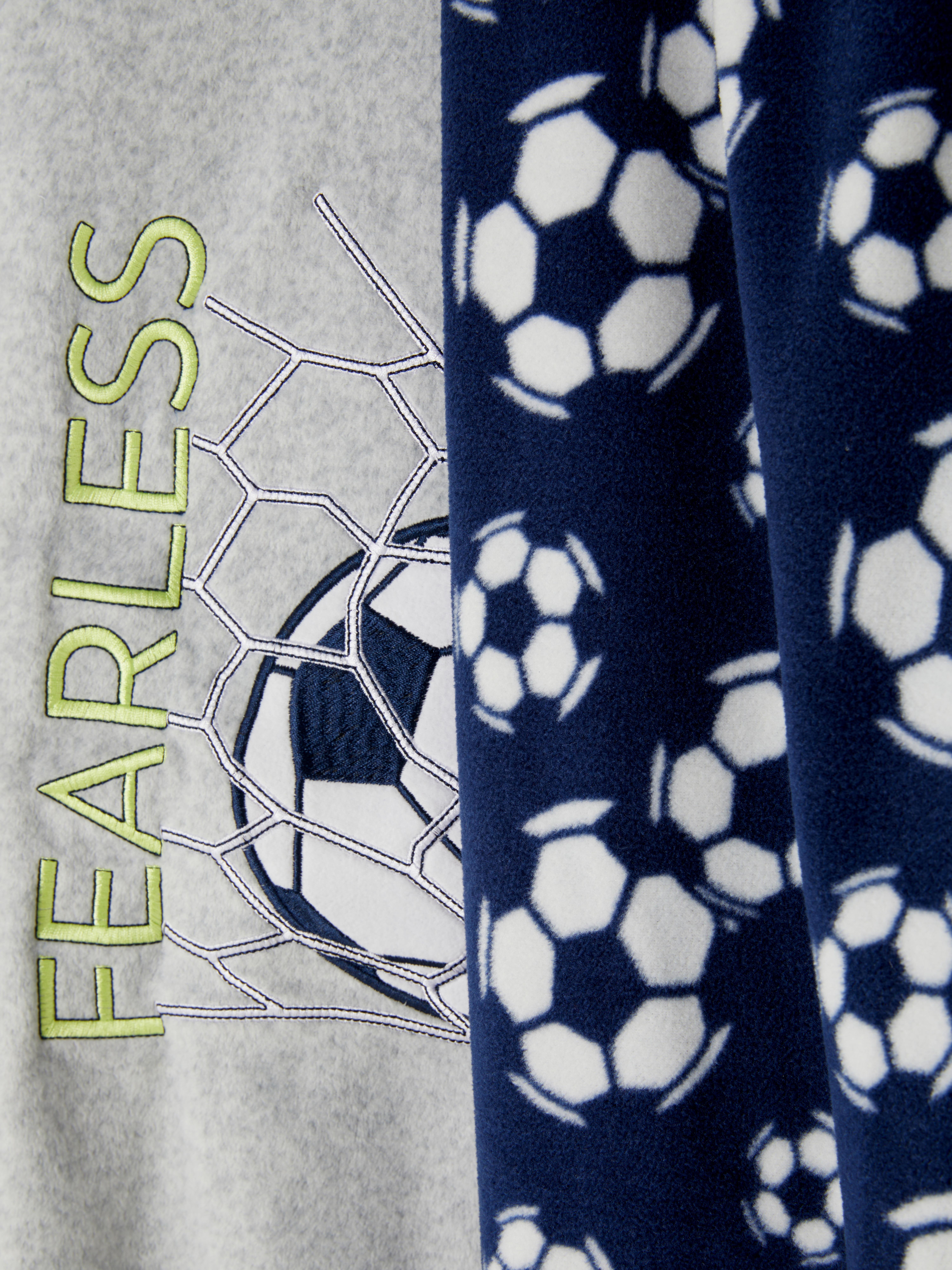 Fleece pyjama met voetbalprint
