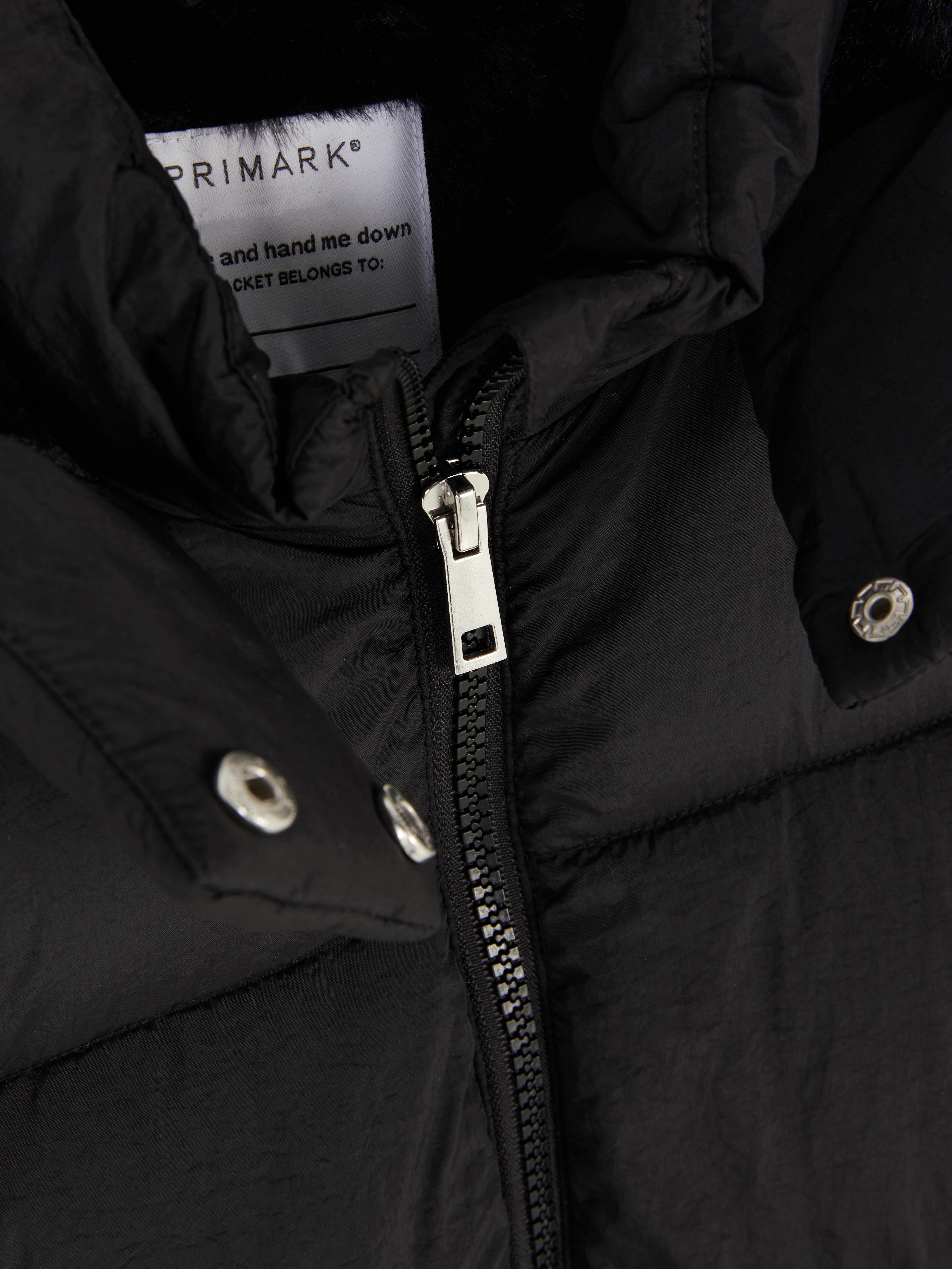 Pufferjacke mit Reißverschluss und Knebelknöpfen