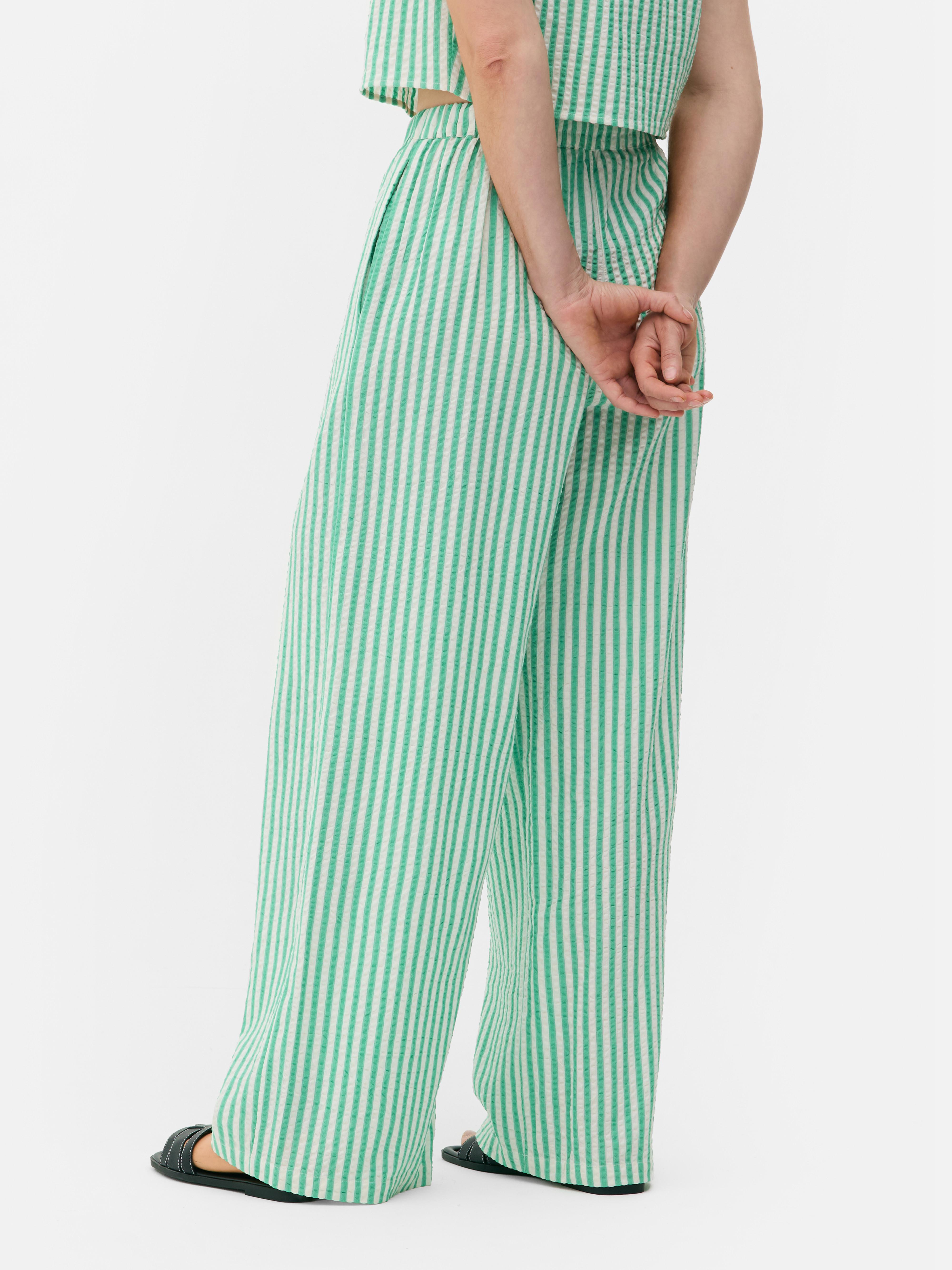 Pantaloni în dungi din material încrețit