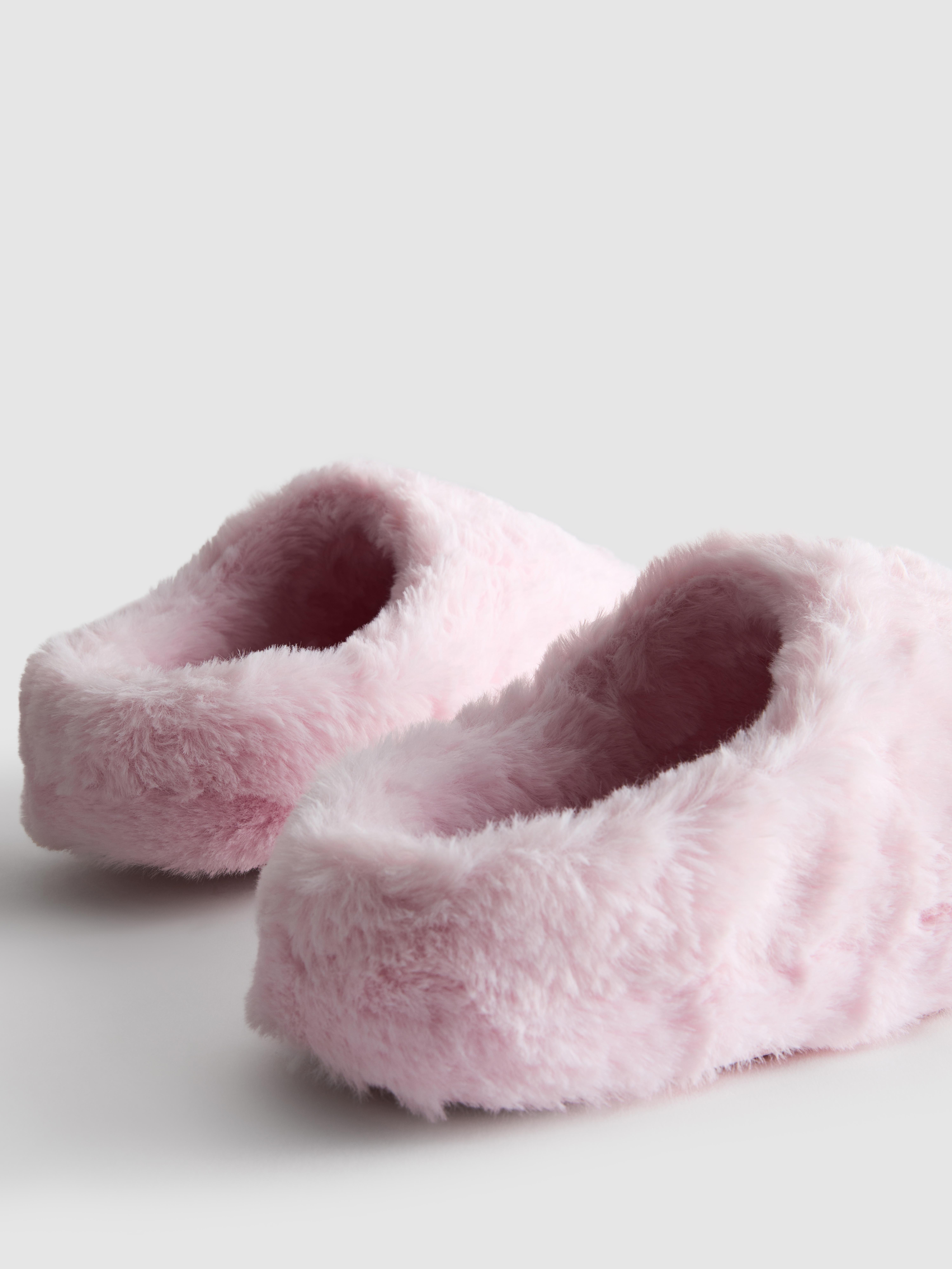 Women's Light Pink Fluffy Slippers