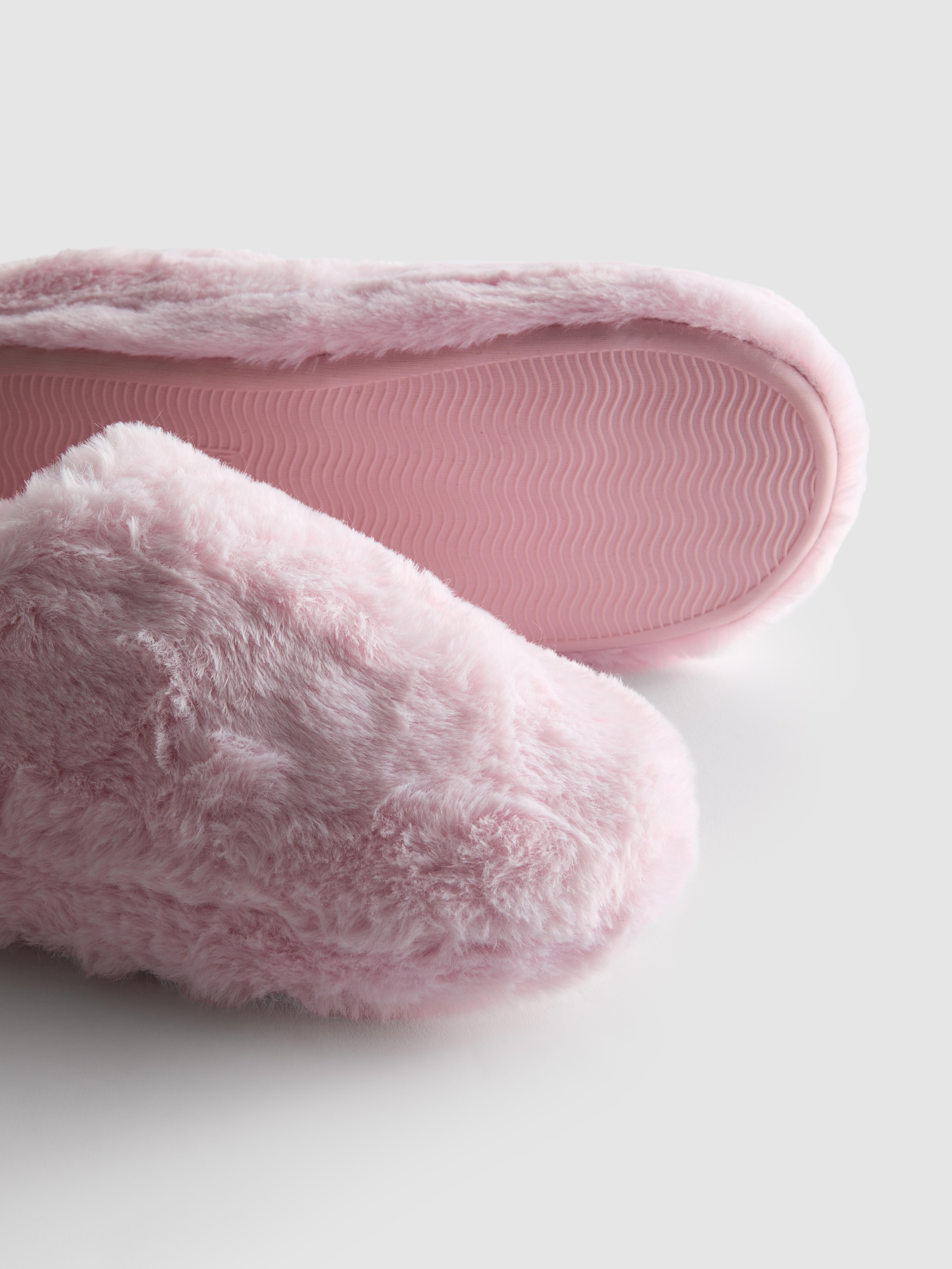 Women's Light Pink Fluffy Slippers