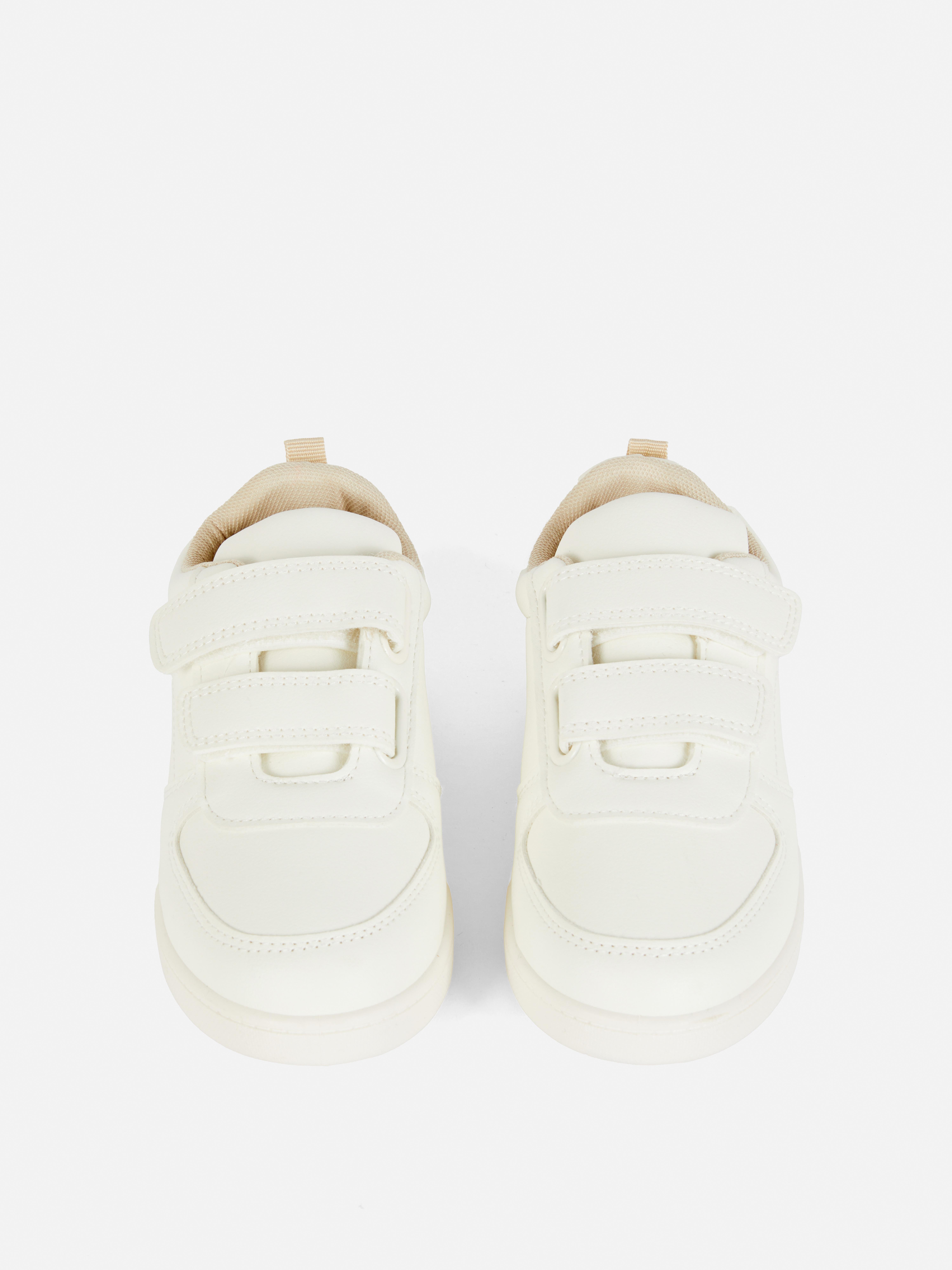 Low-Top-Sneaker mit doppeltem Klettverschluss