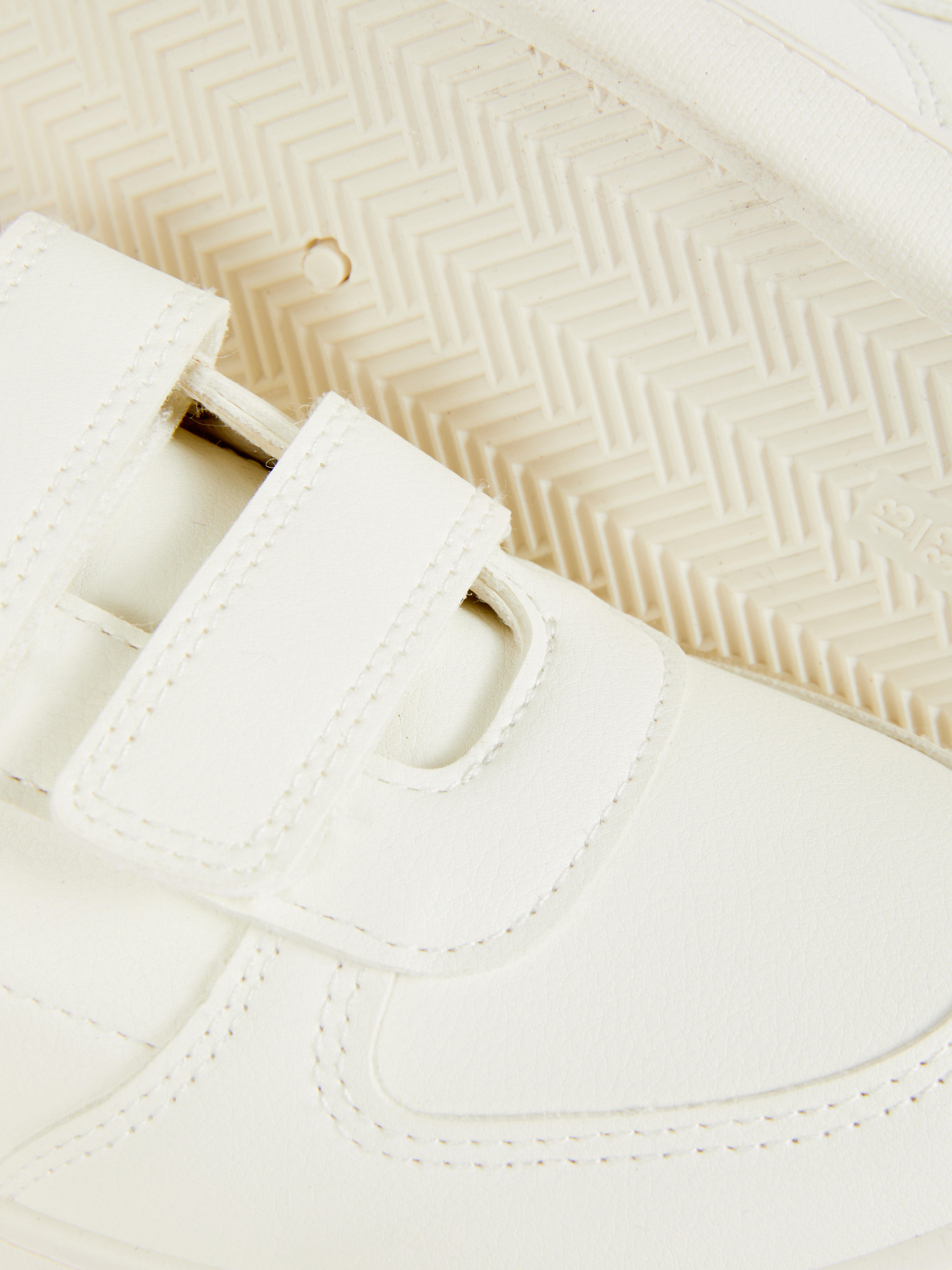 Low-Top-Sneaker mit doppeltem Klettverschluss