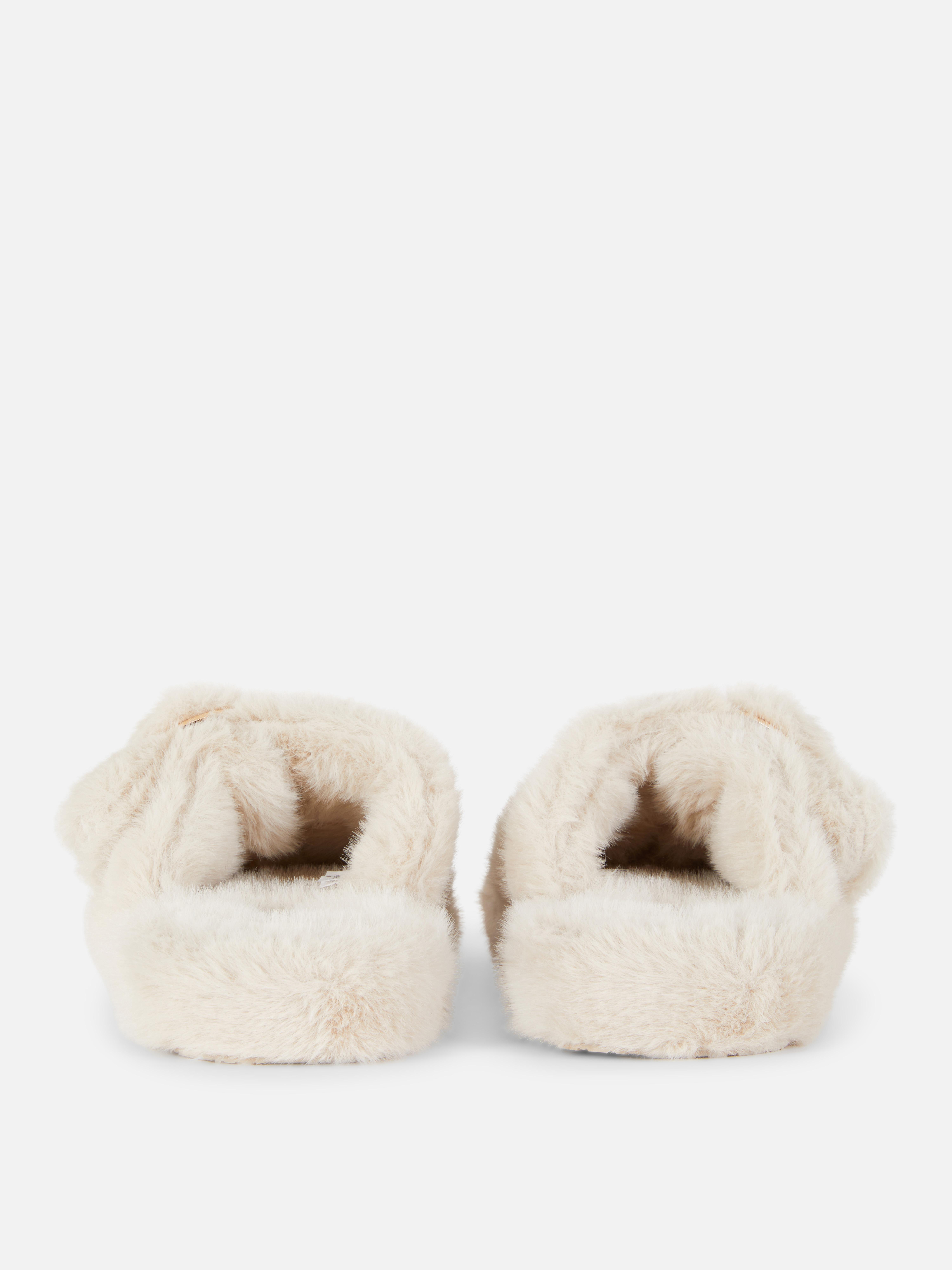 Pantuflas de pelo sintético con tiras