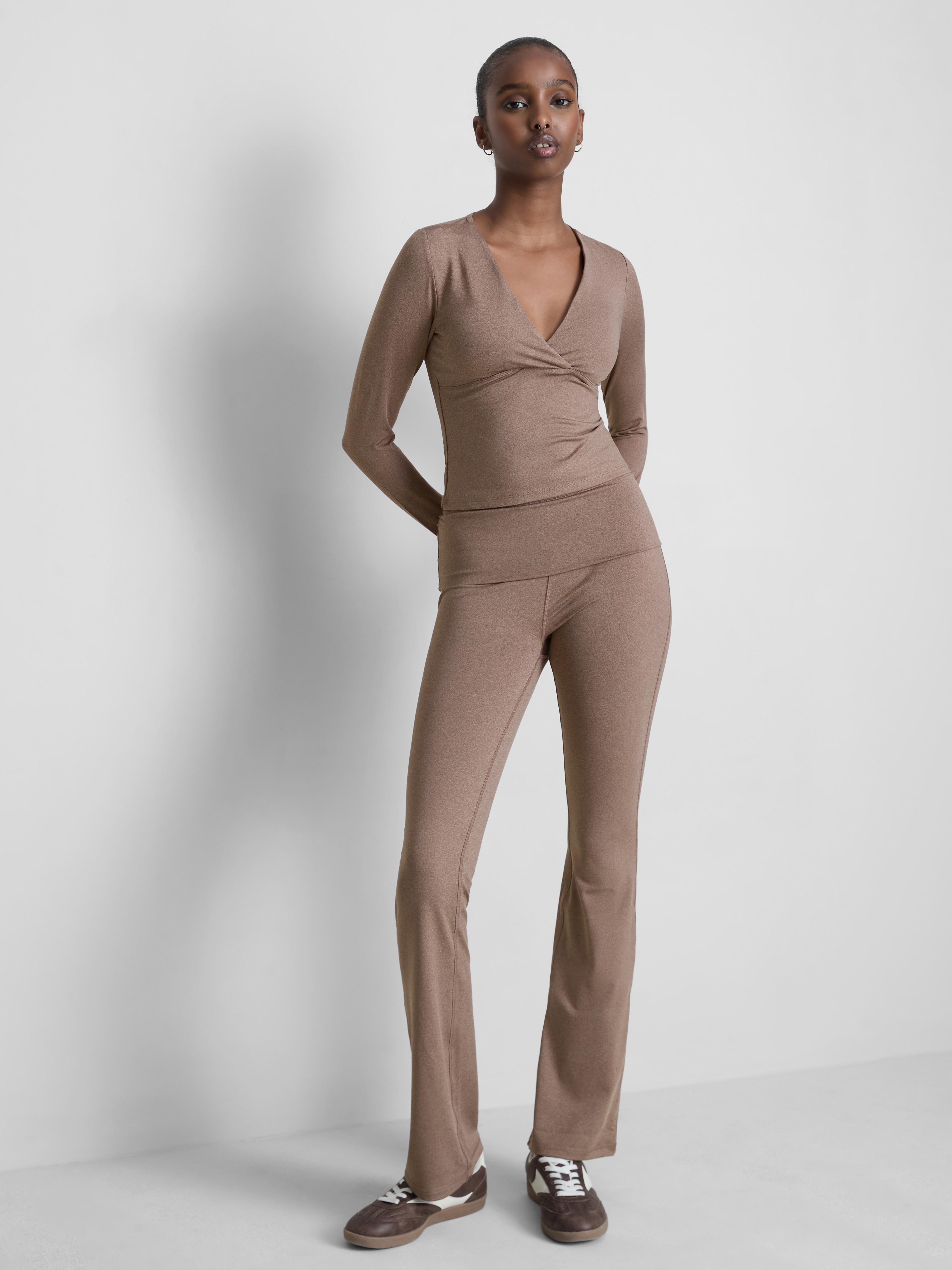 Haut de yoga à col en V