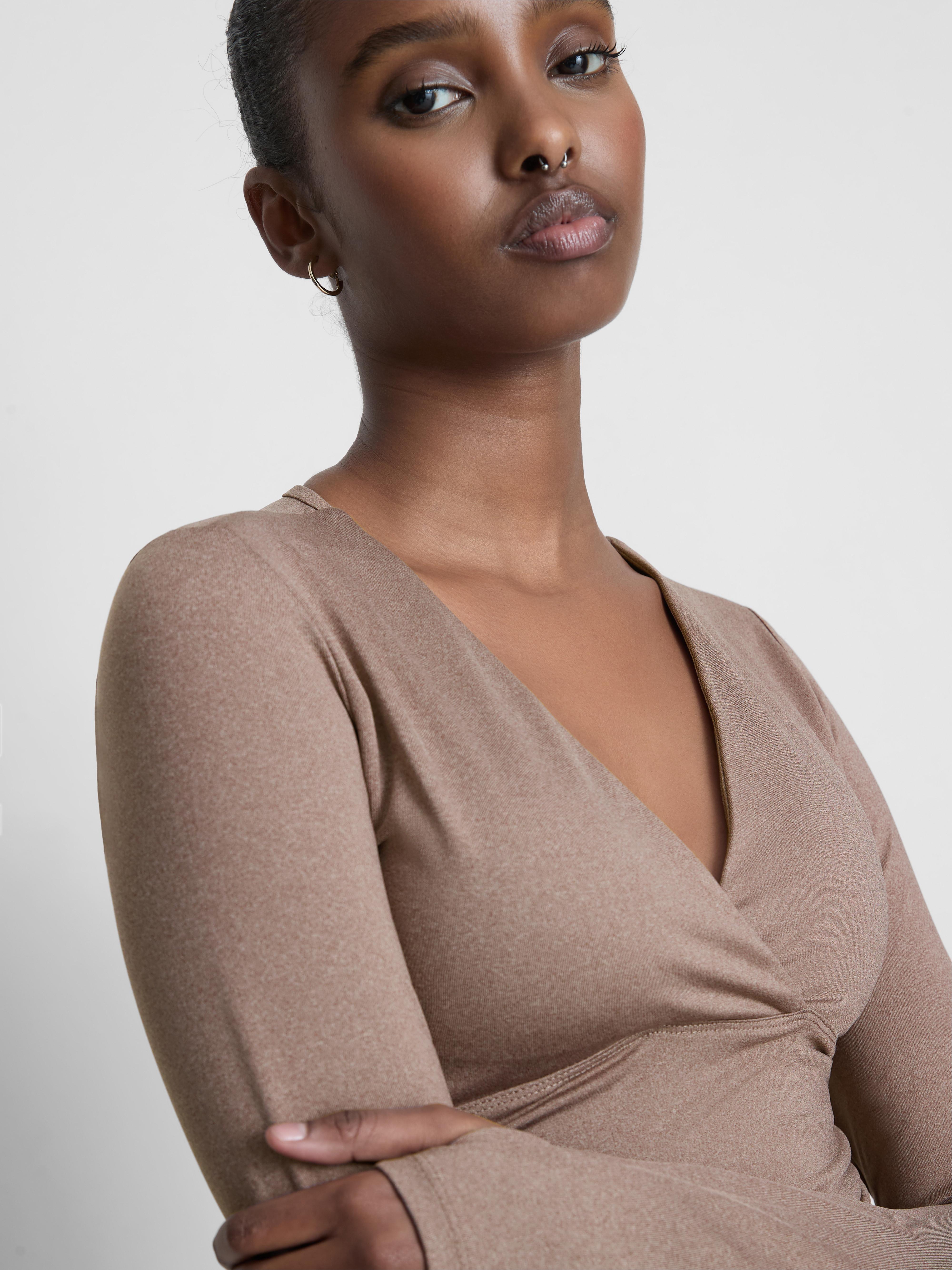 Haut de yoga à col en V