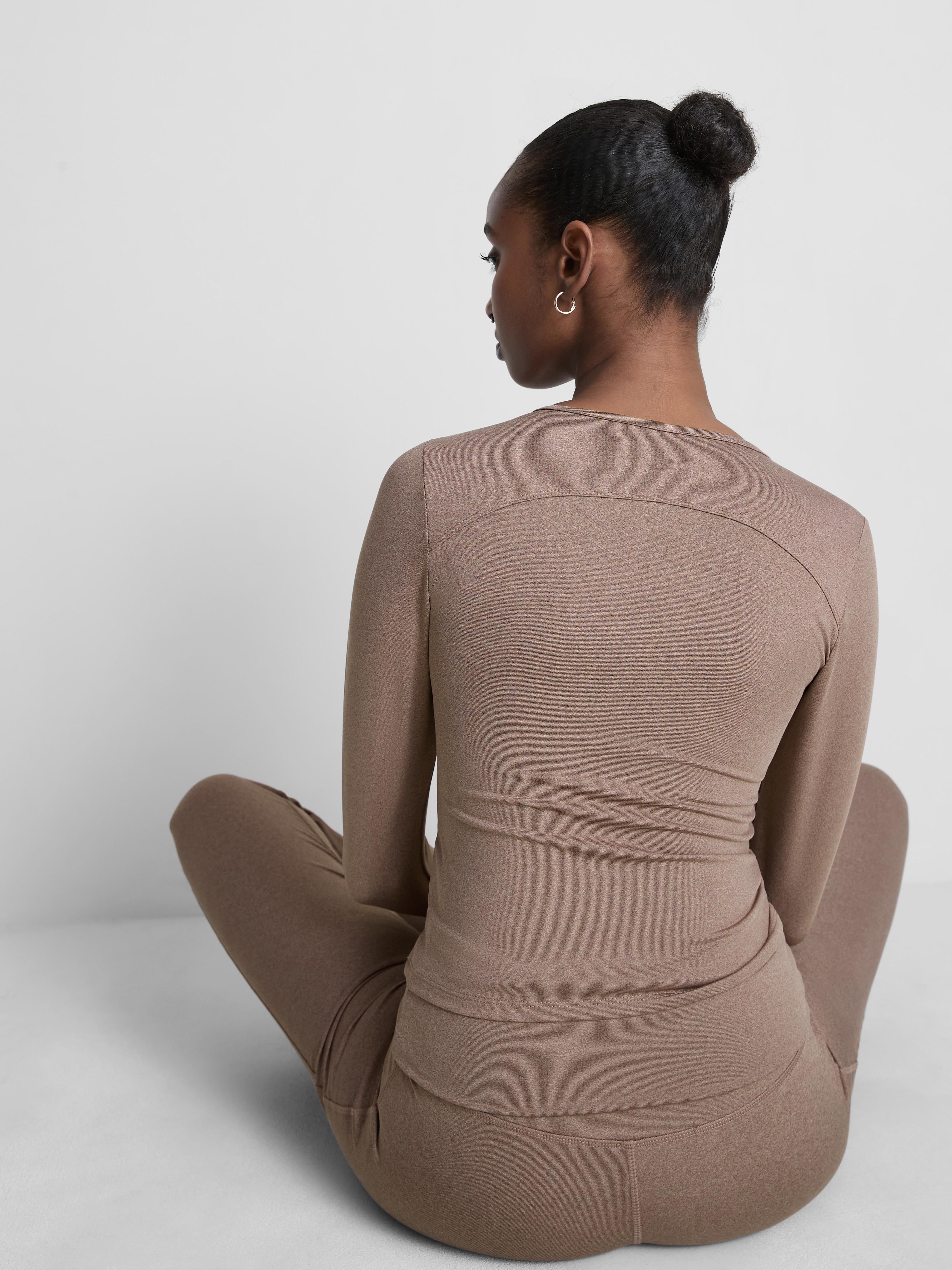 Haut de yoga à col en V