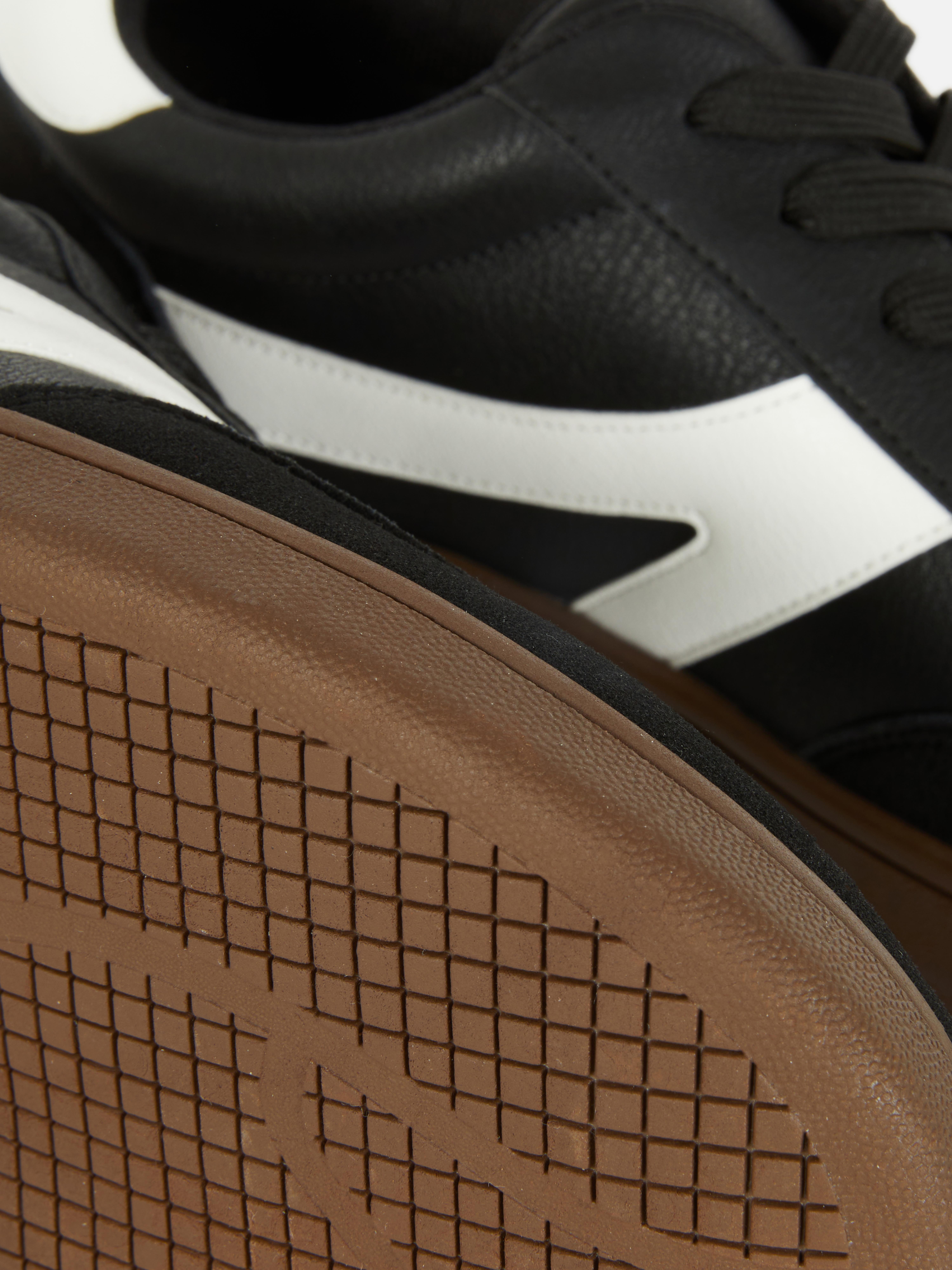 Low-Top-Sneaker mit Gummisohle