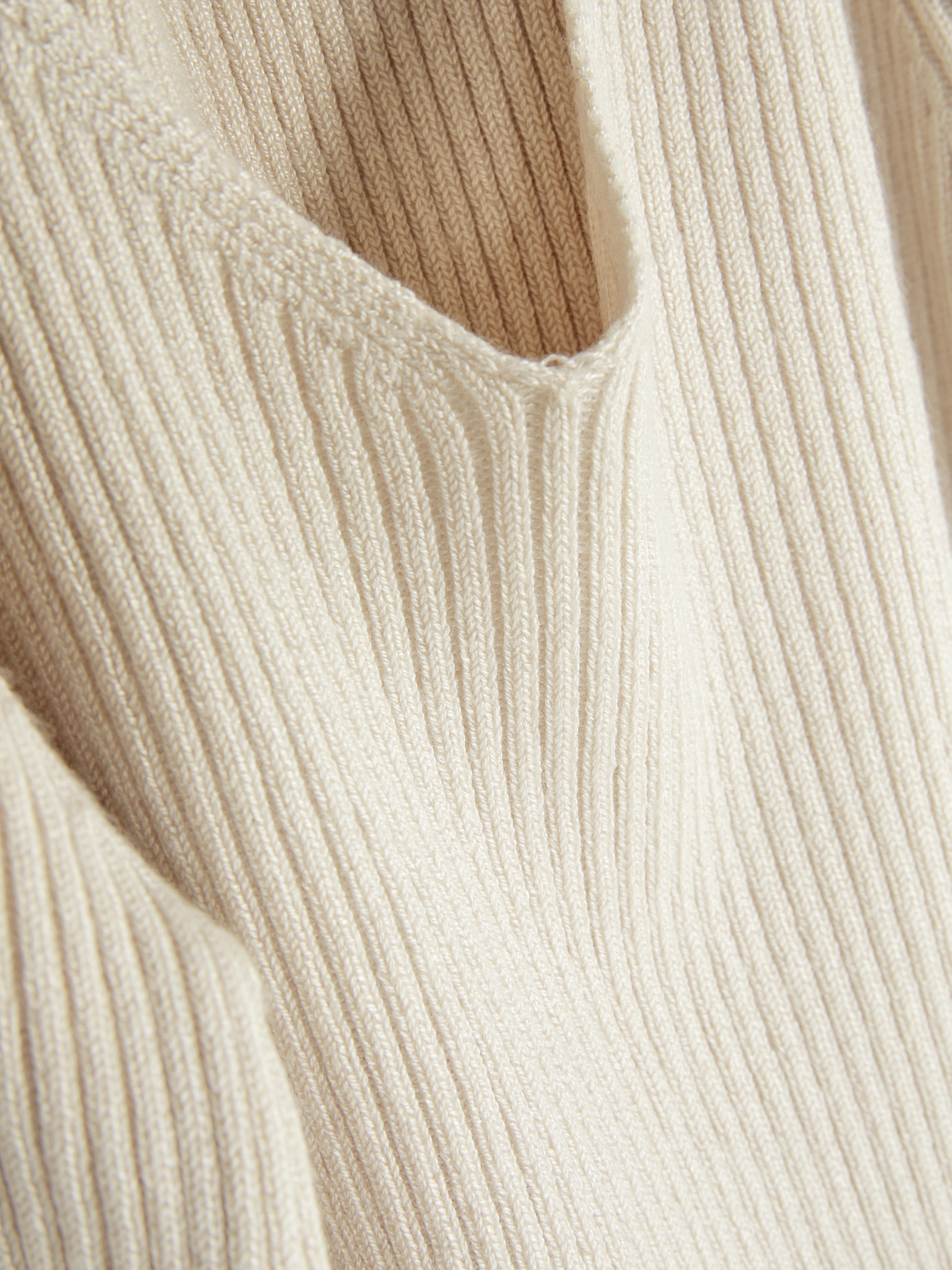 Langärmeliger, gerippter Pullover