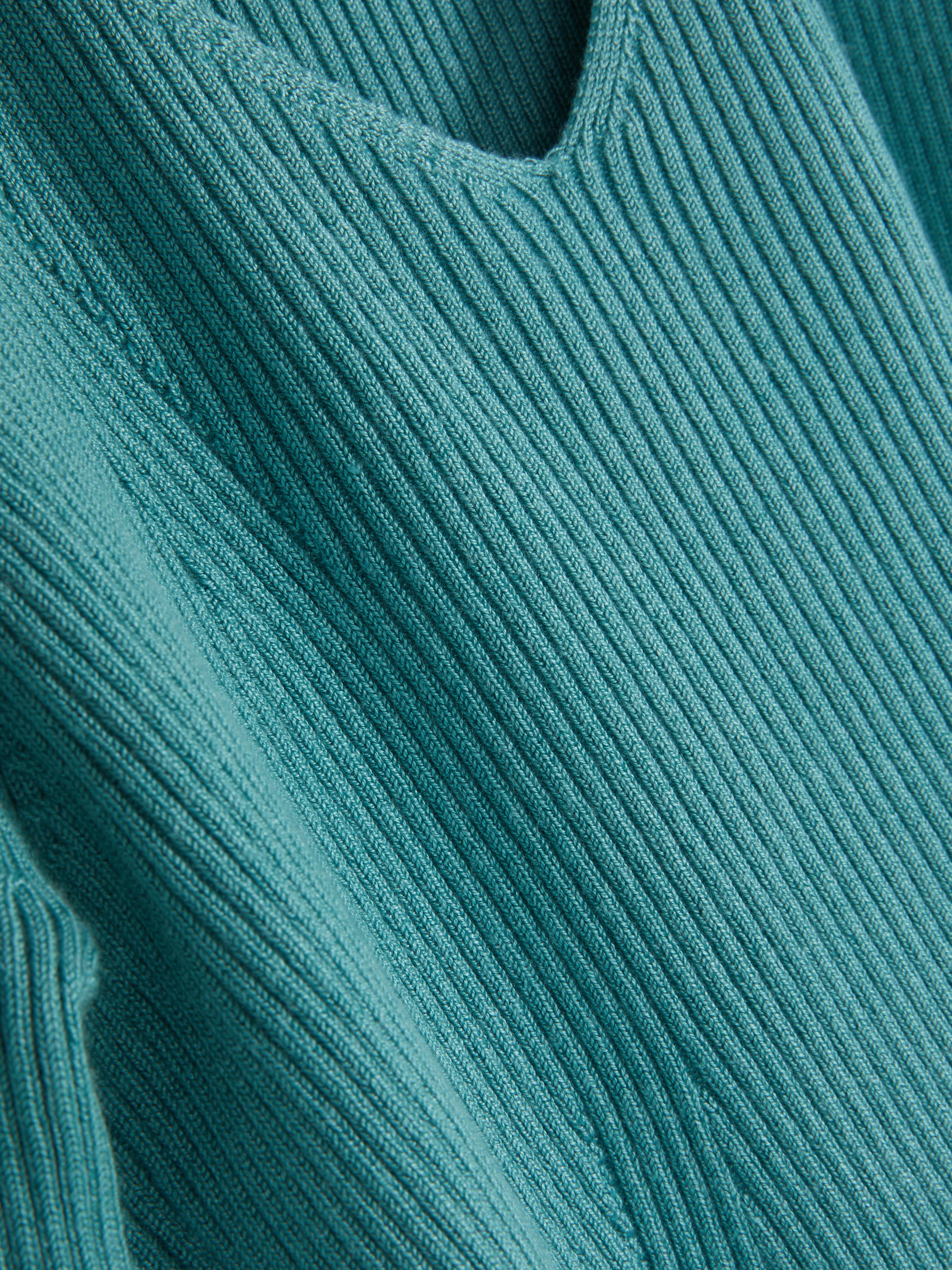 Langärmeliger, gerippter Pullover