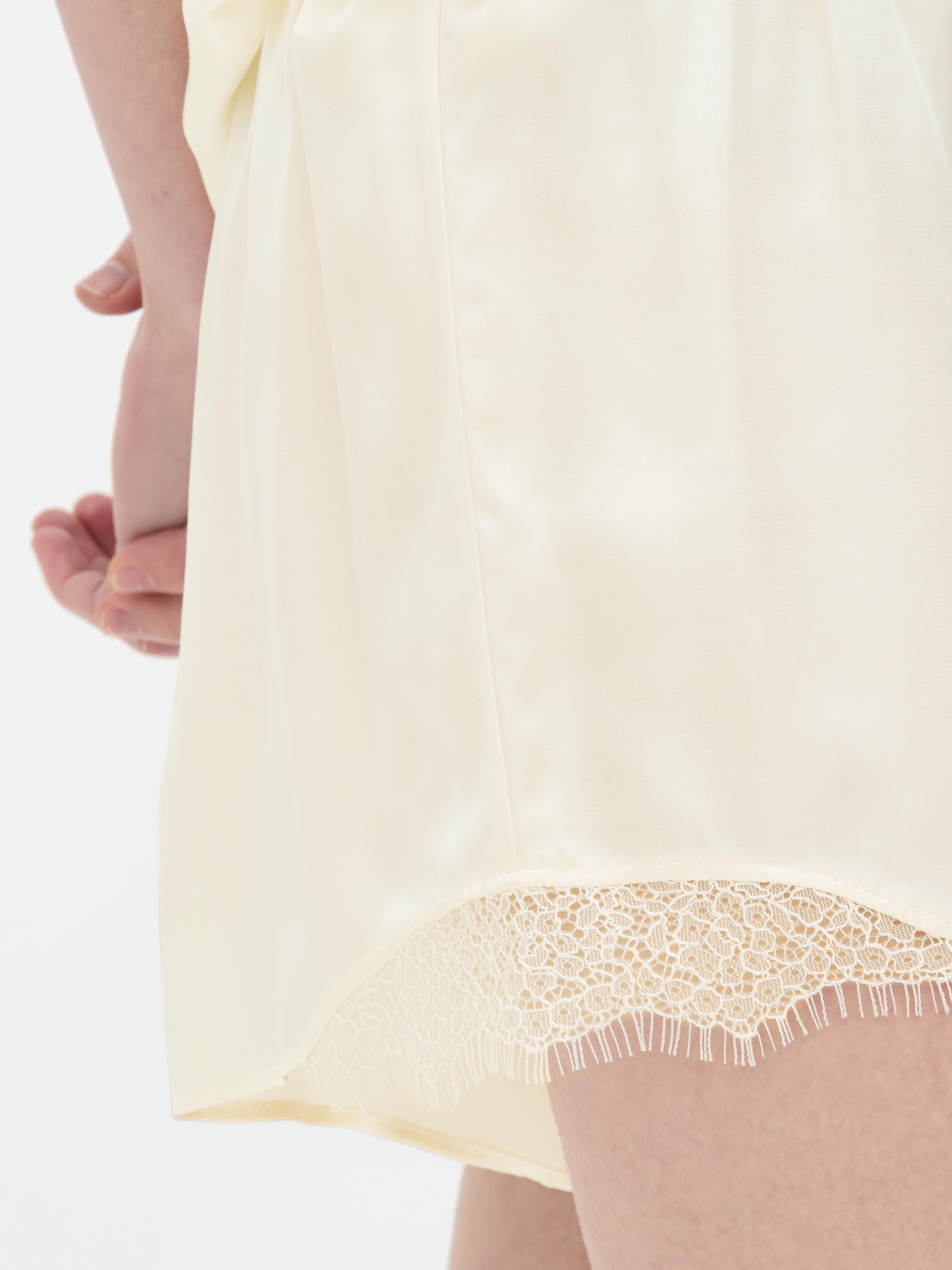 Pantaloncini con bordo in pizzo The Edit