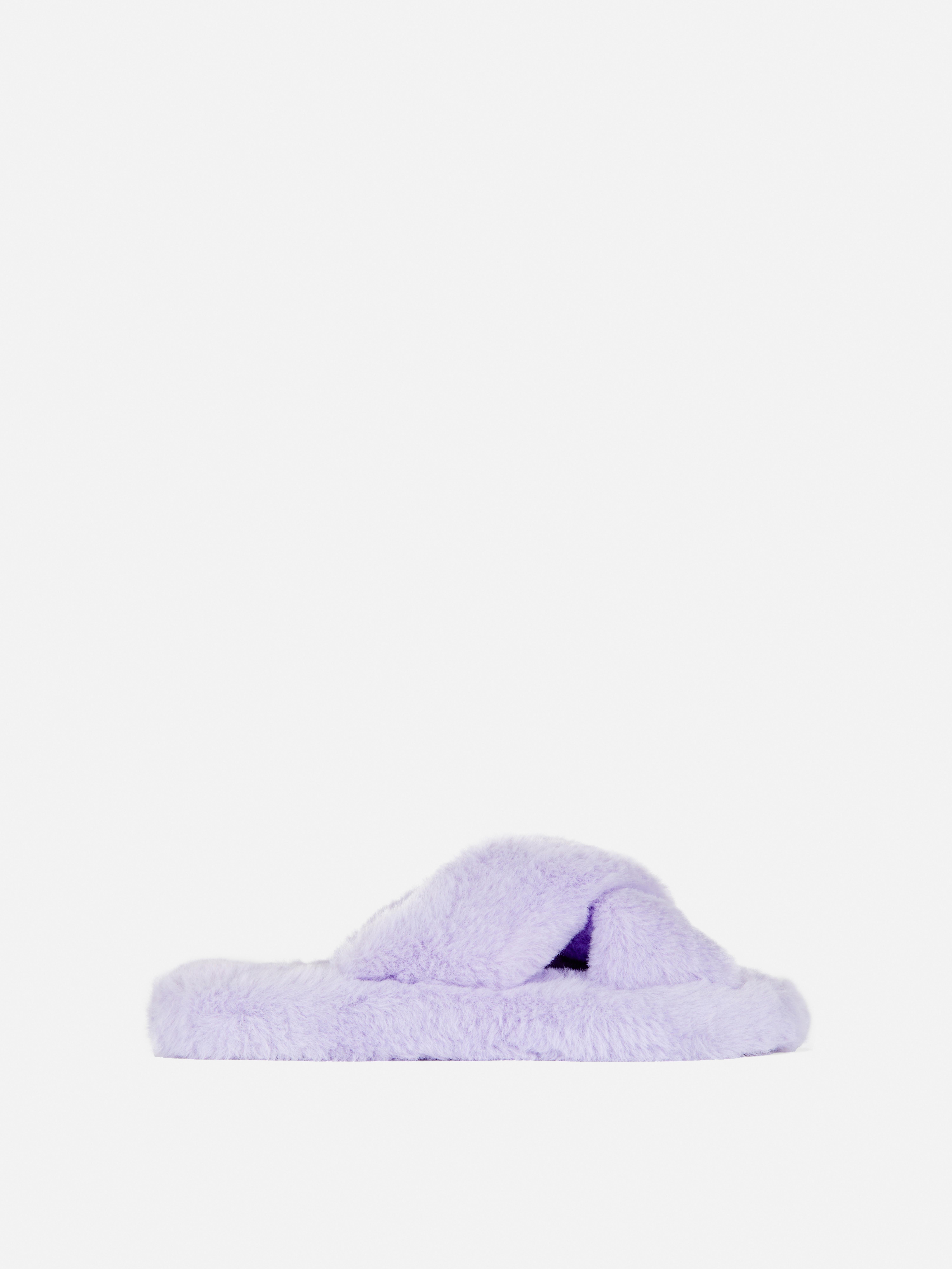 Chaussons duveteux à brides croisées