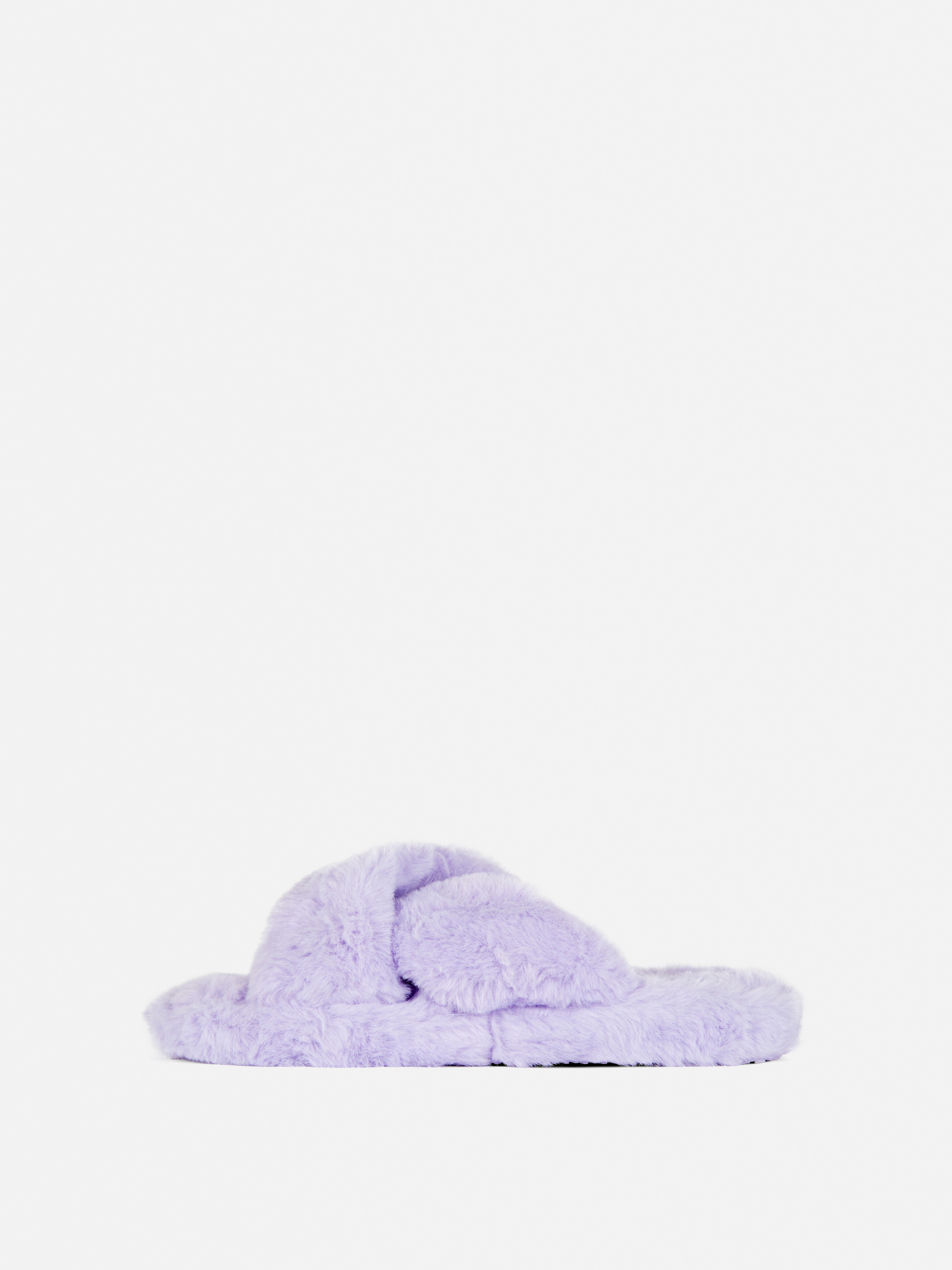 Chaussons duveteux à brides croisées