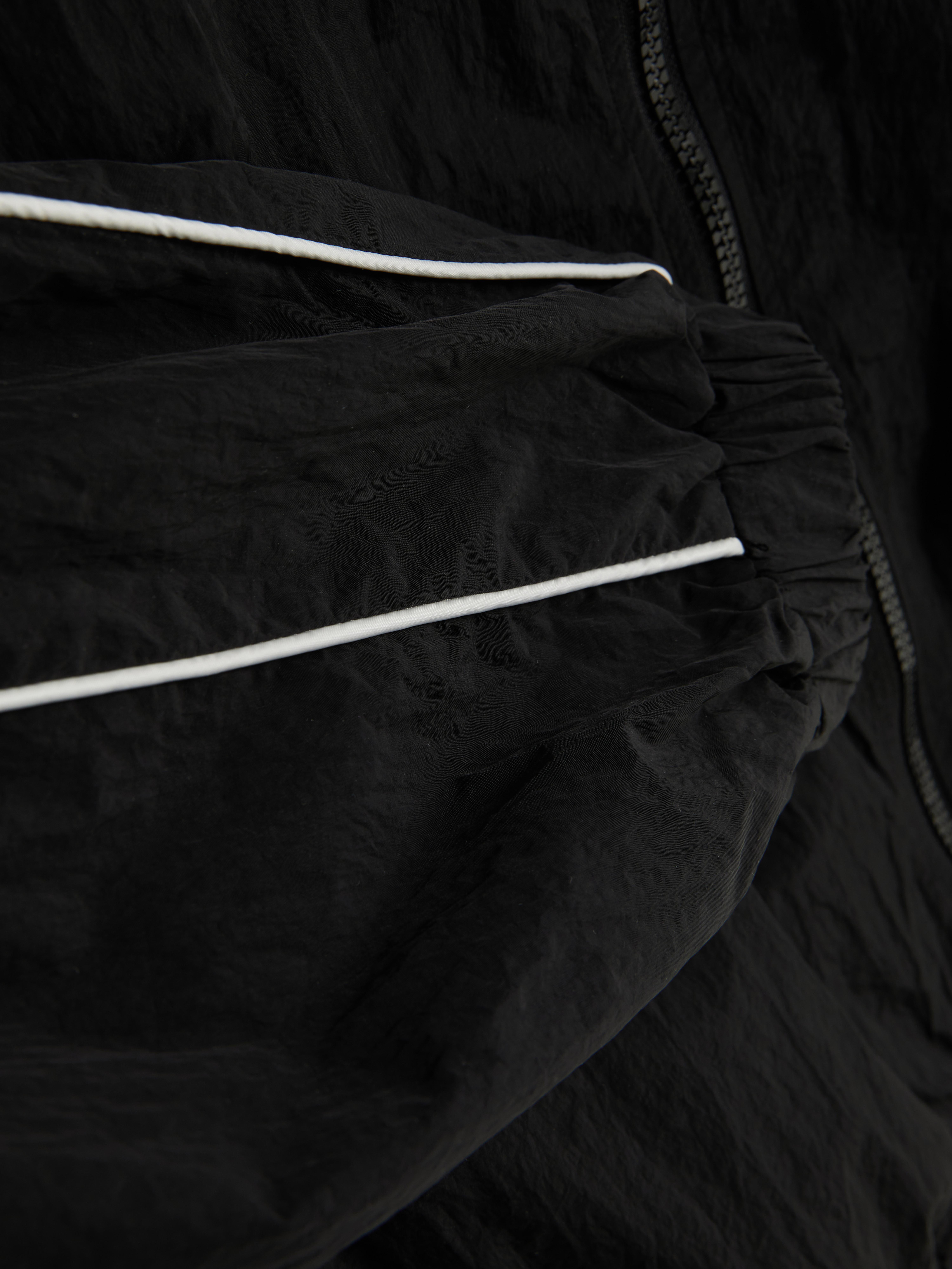 Veste de sport à passepoil contrasté