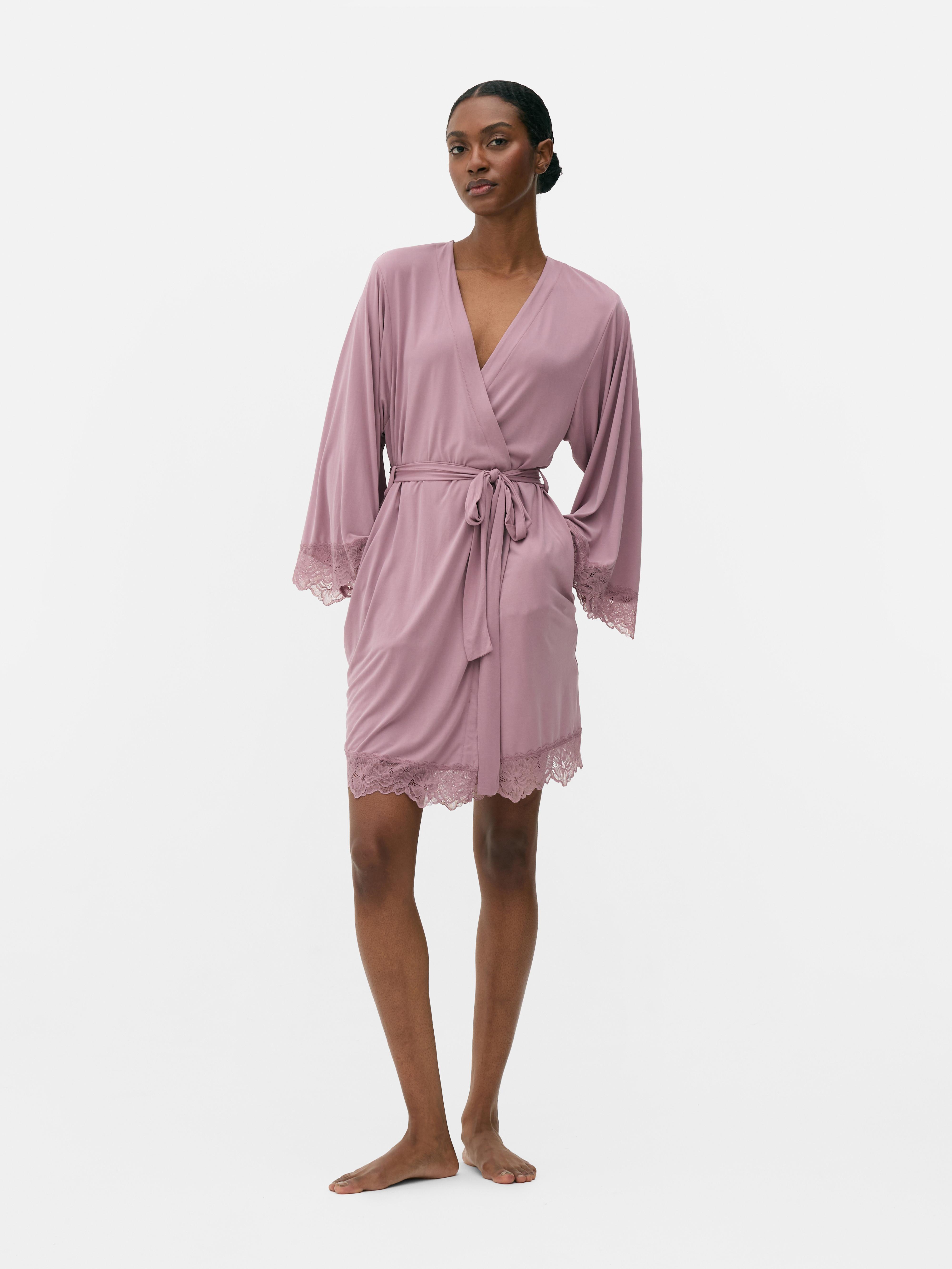 Robe de chambre mi-longue avec liseré en dentelle