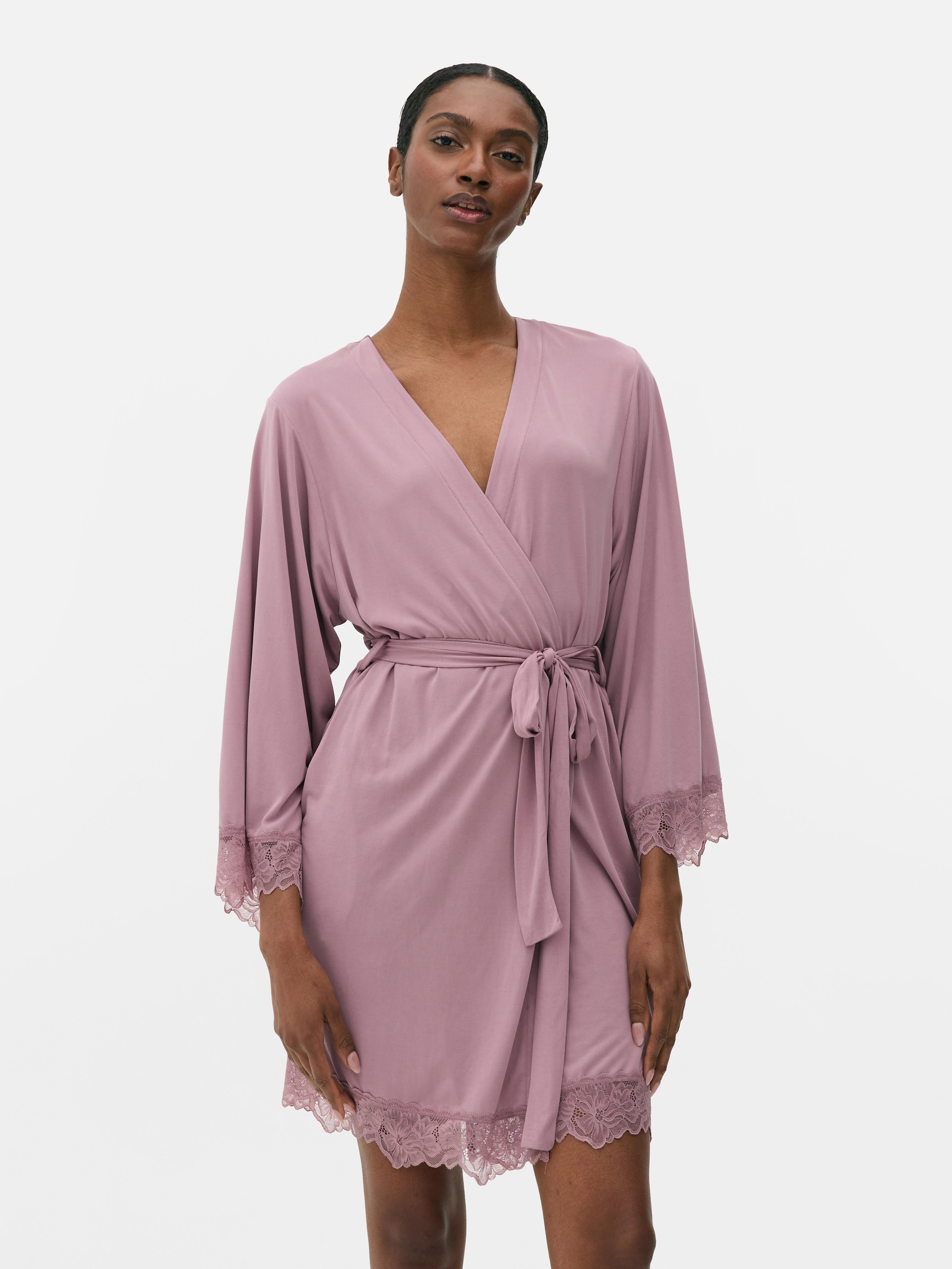Robe de chambre mi-longue avec liseré en dentelle