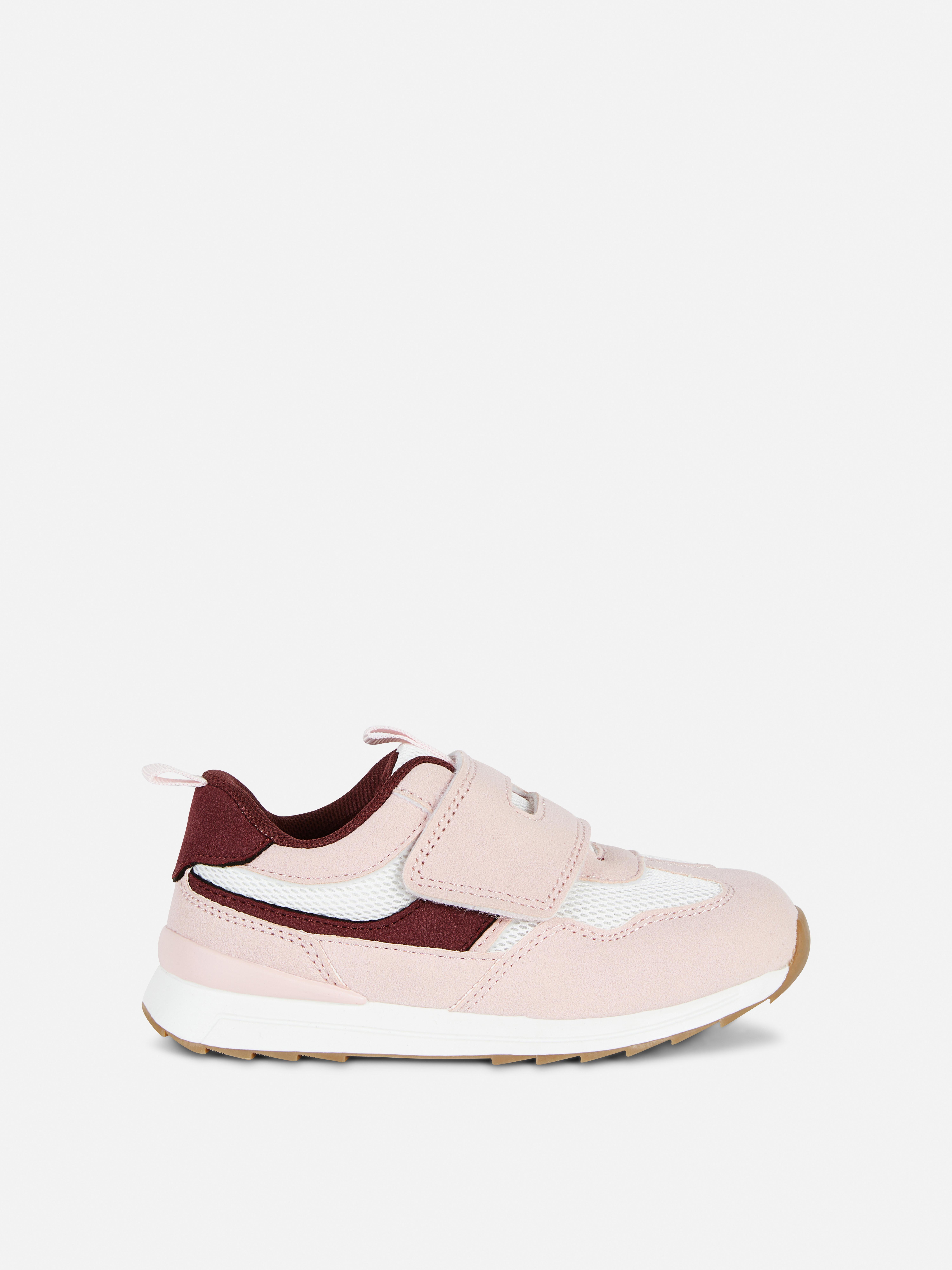 Buty sportowe z niską cholewką i siateczkowym panelem
