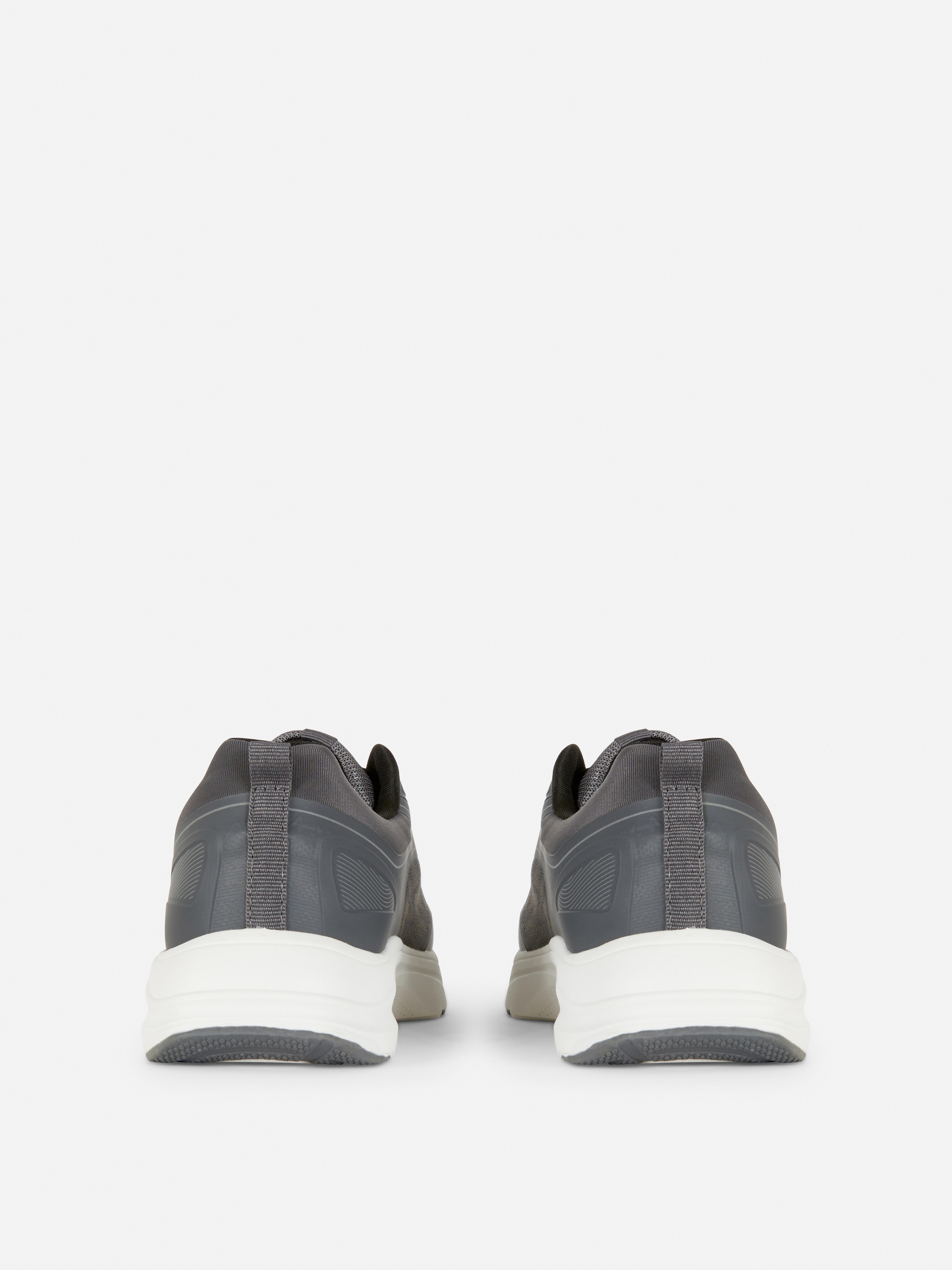 Robuuste sportsneakers met koordstoppers