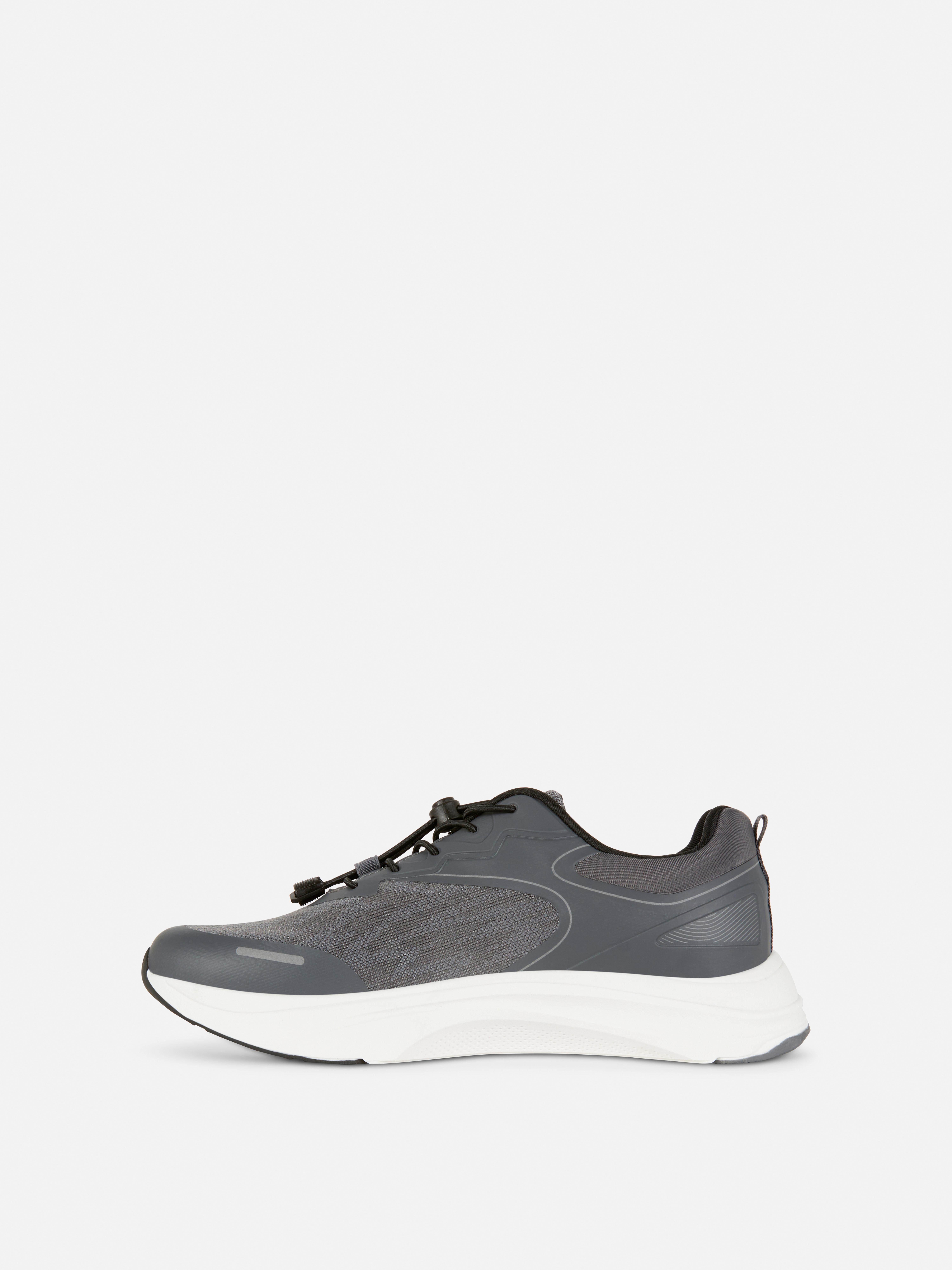 Robuuste sportsneakers met koordstoppers